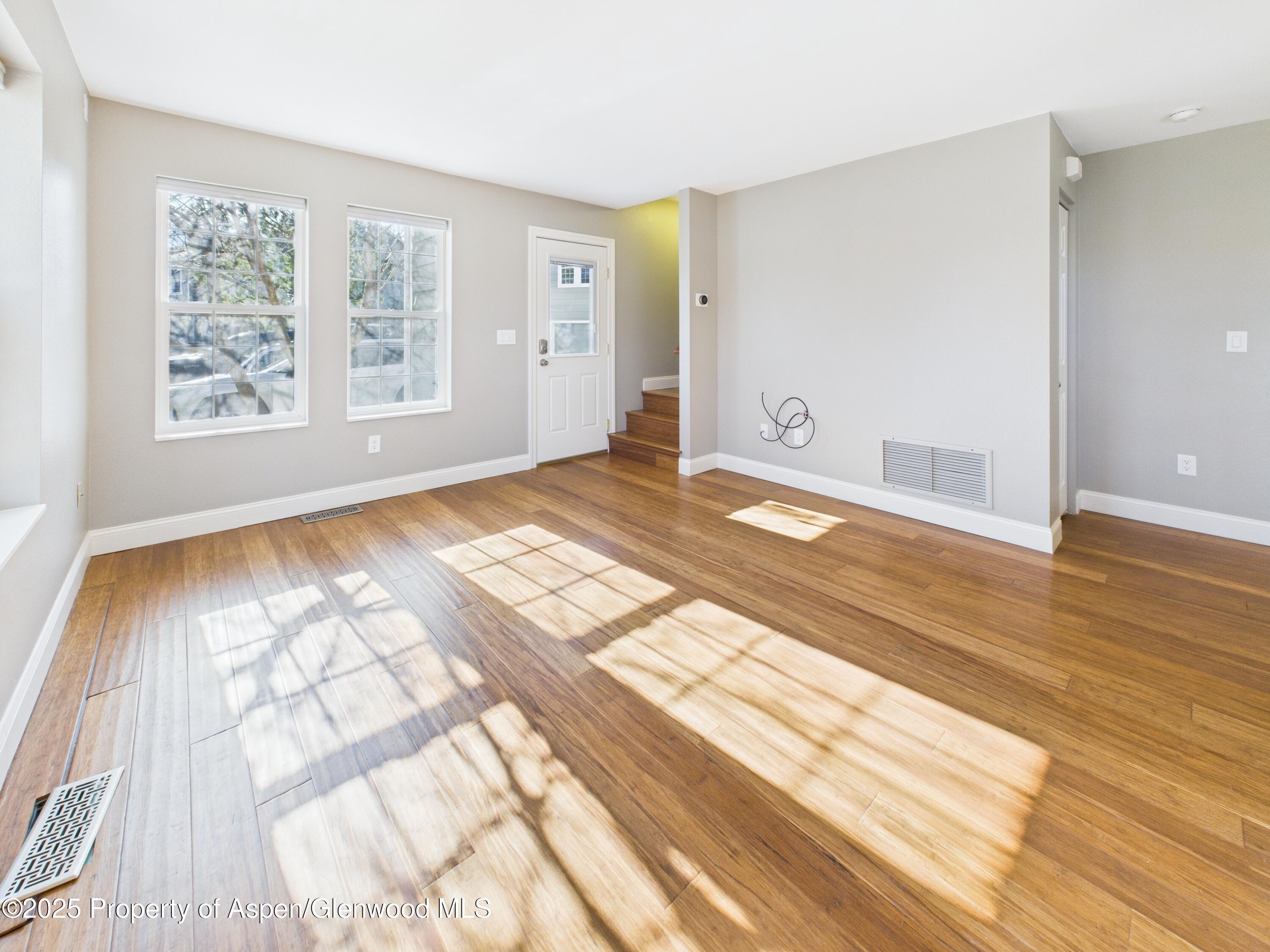 1127 Cara Ct Property Photo 6