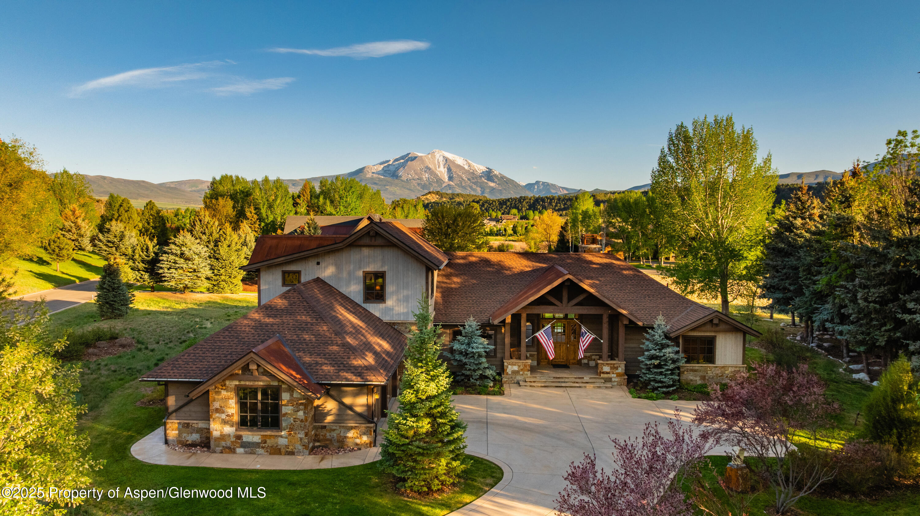 255 Snowcap Circle Property Photo 1