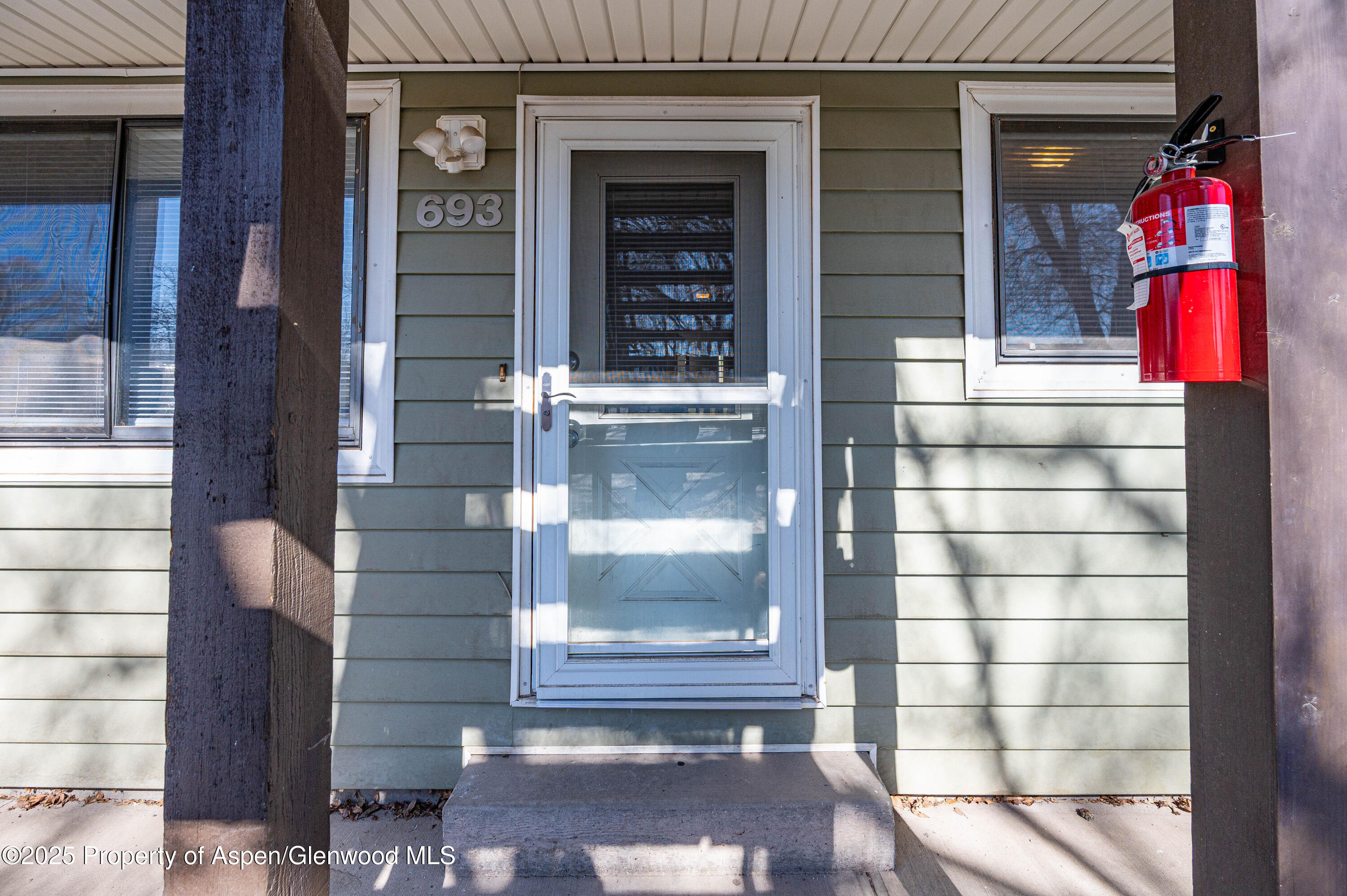 693 N 7th Street Property Photo