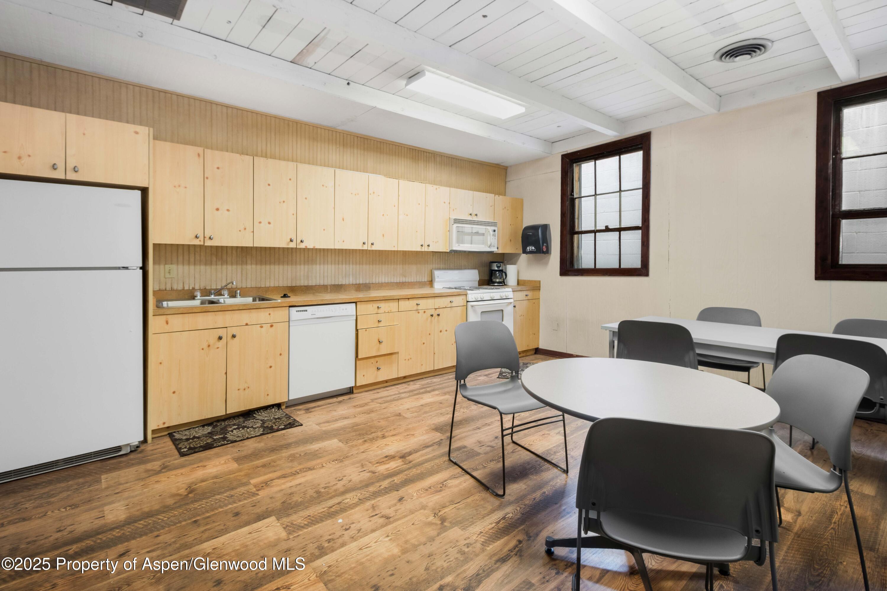 931 Grand Avenue Property Photo 18
