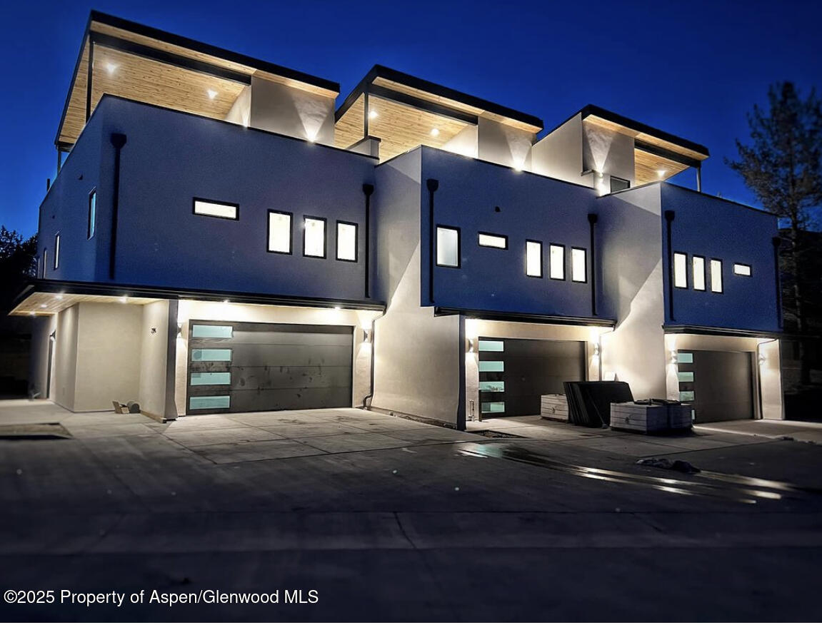 2398 Ridge Circle, C Property Photo 2