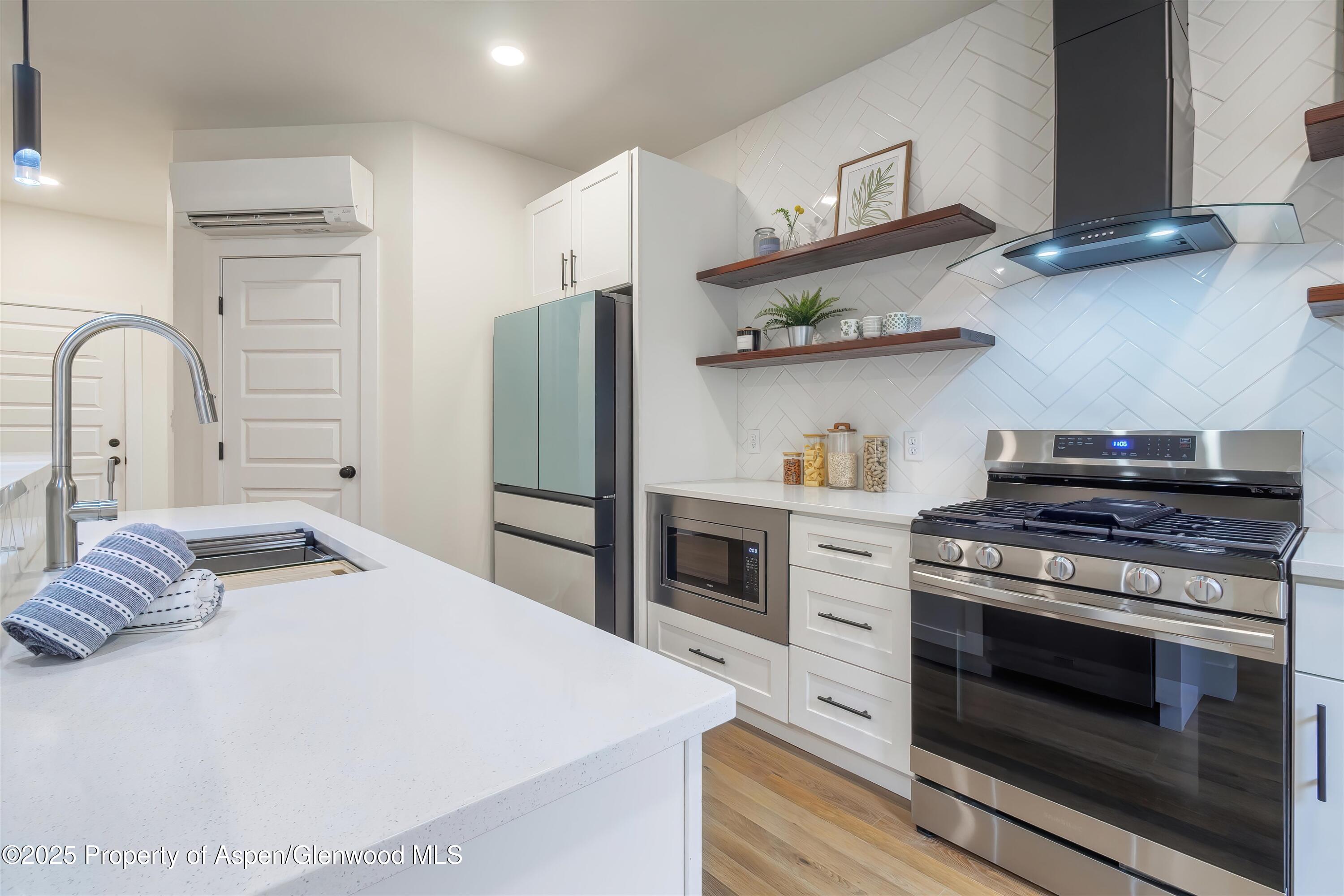 2398 Ridge Circle, C Property Photo 3