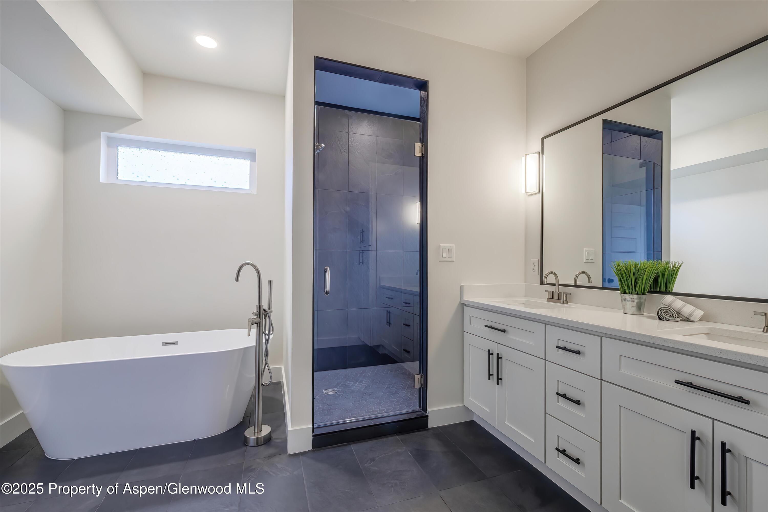 2398 Ridge Circle, C Property Photo 10