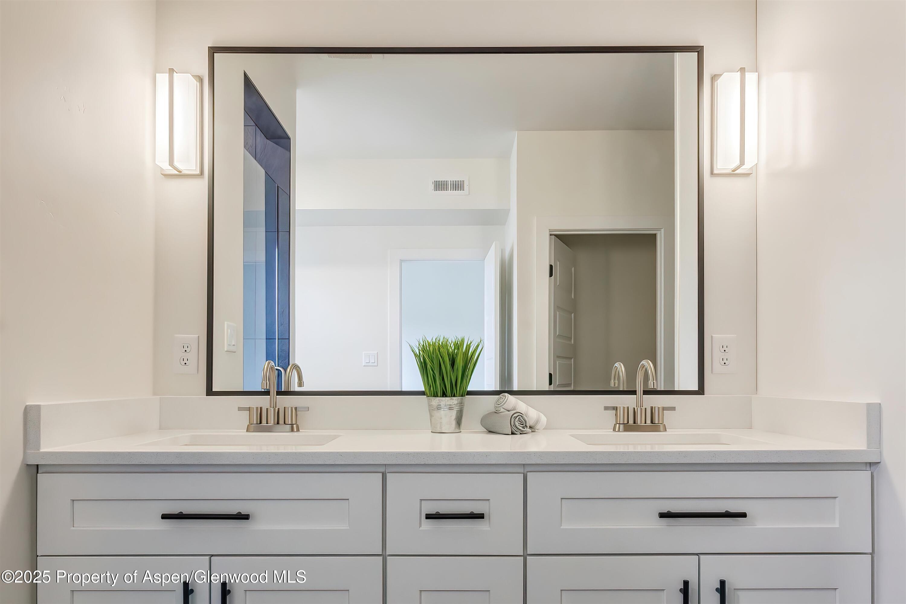 2398 Ridge Circle, C Property Photo 11