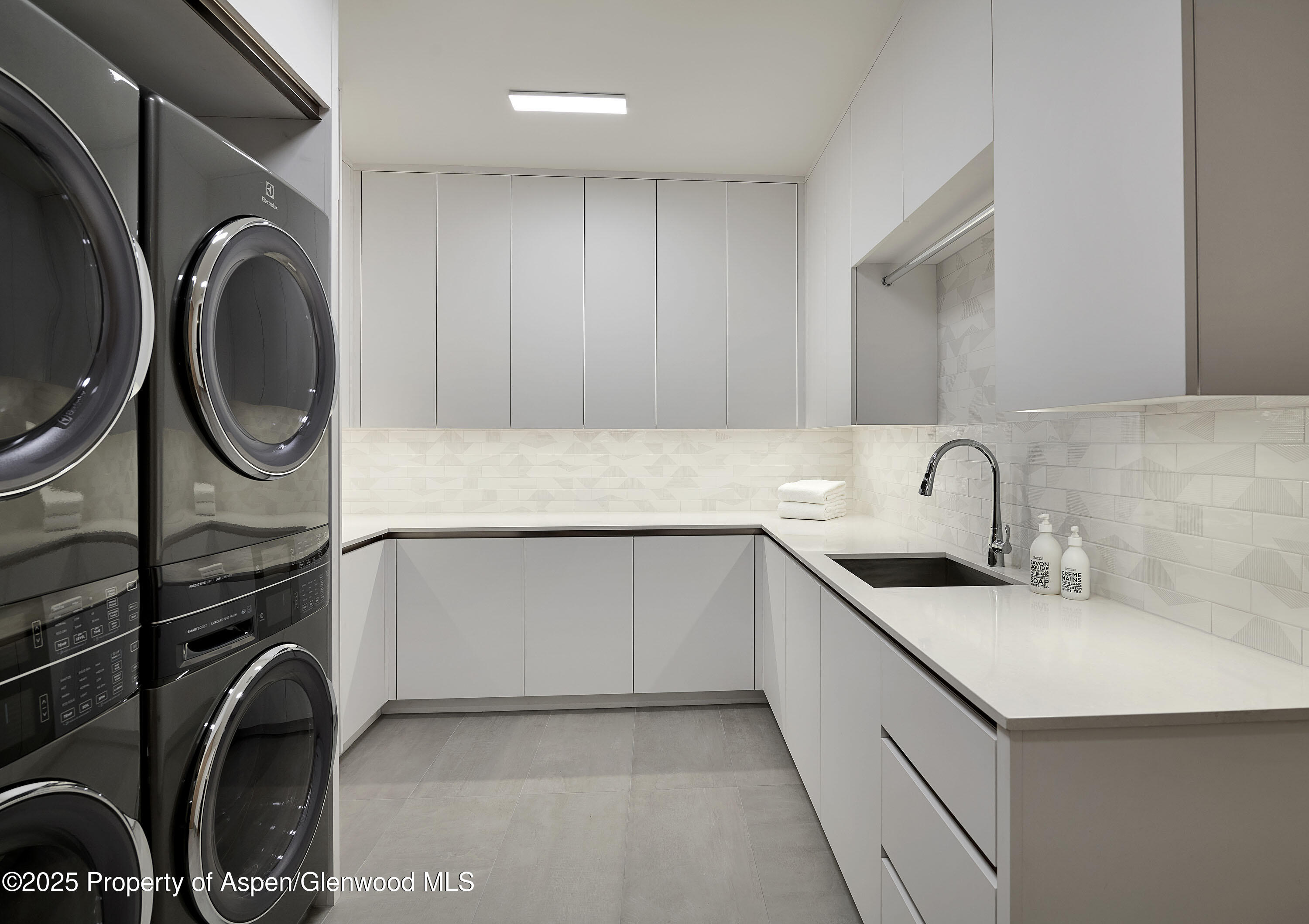 810 W Smuggler Street Property Photo 48