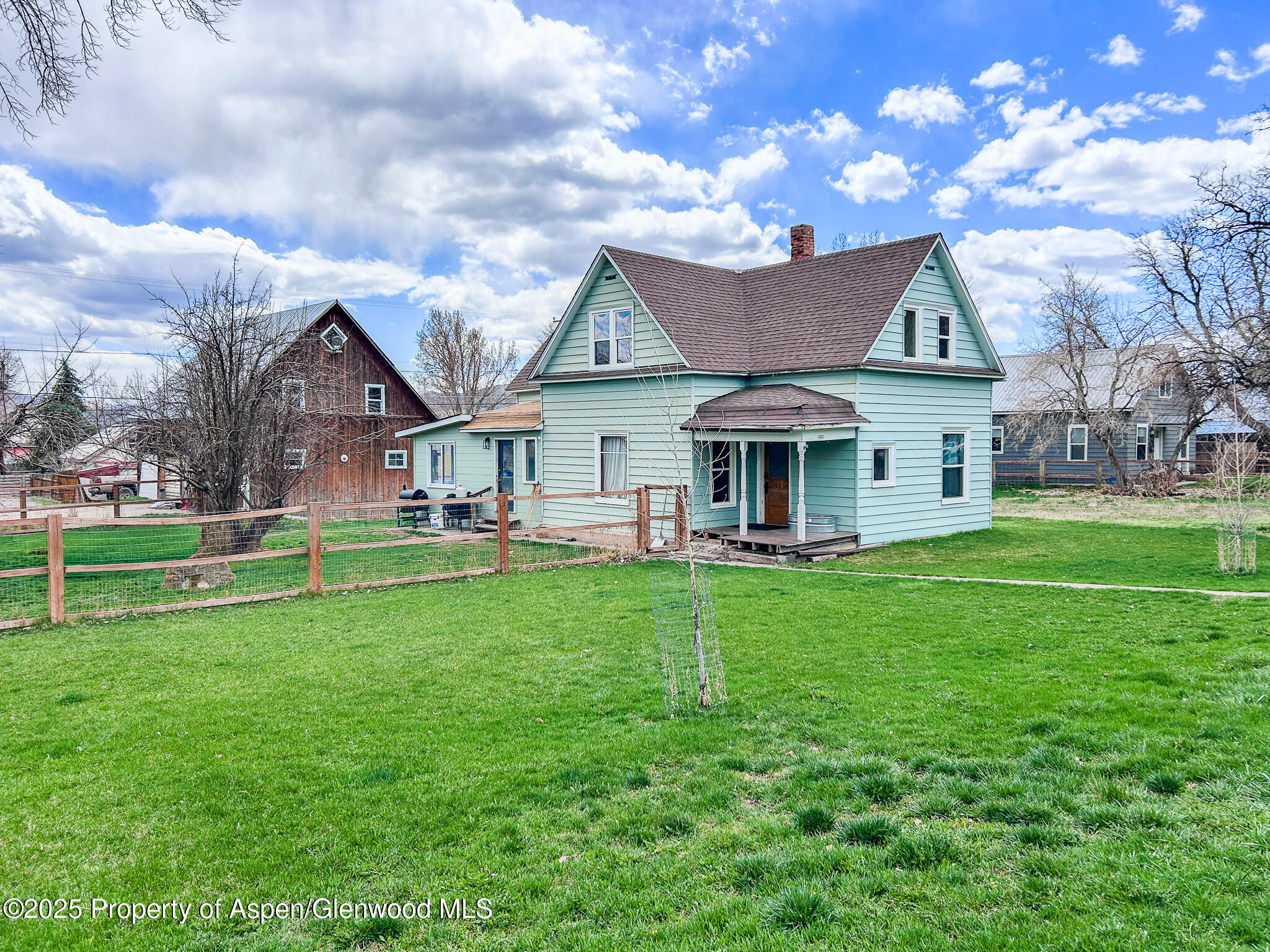 1042 Park Avenue Property Photo 1