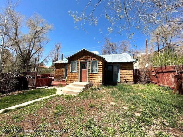 900 Breeze St Property Photo 1