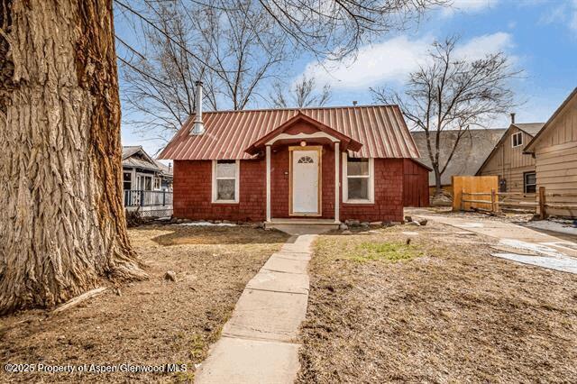 1004 Elm Avenue Property Photo 1