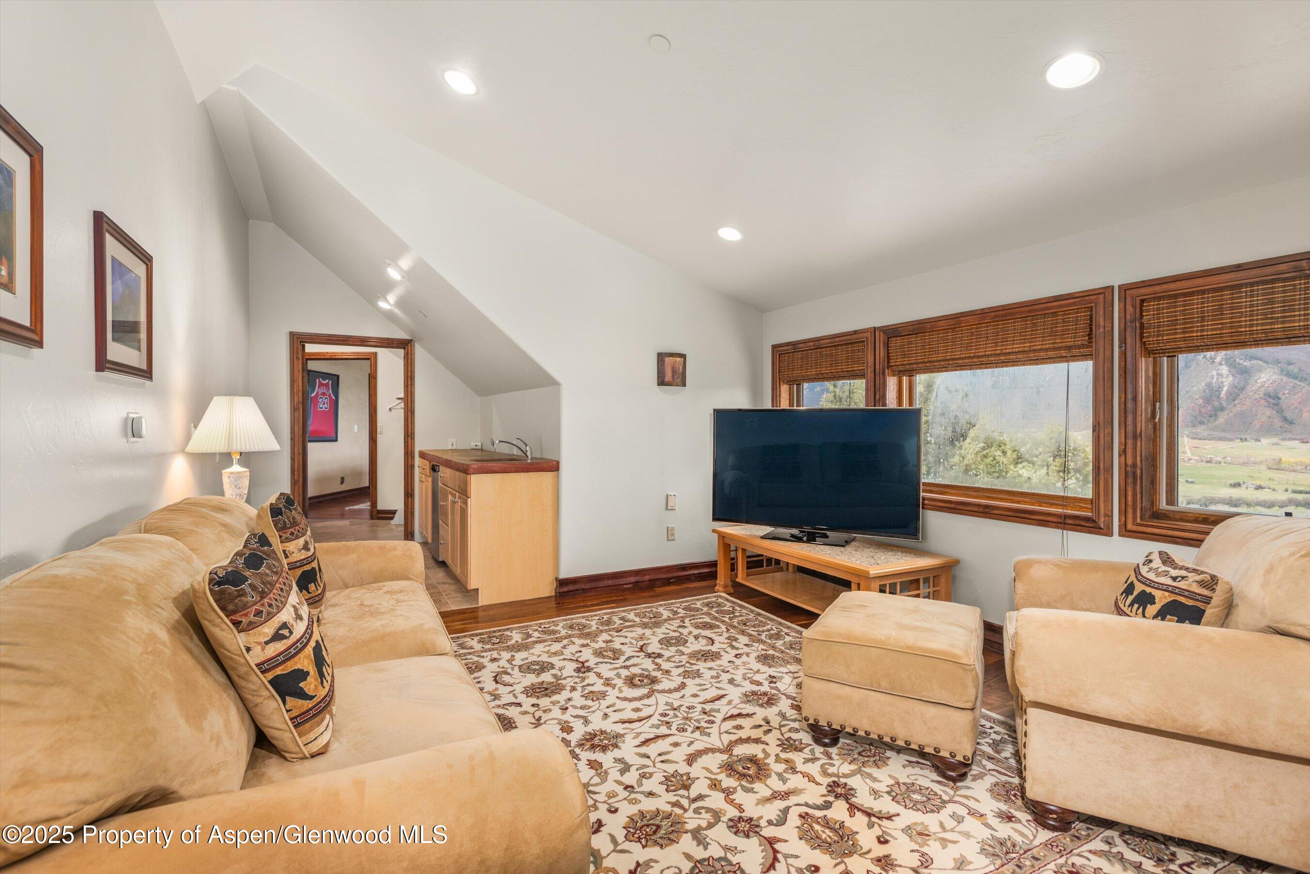 845 Hillcrest Drive Property Photo 40