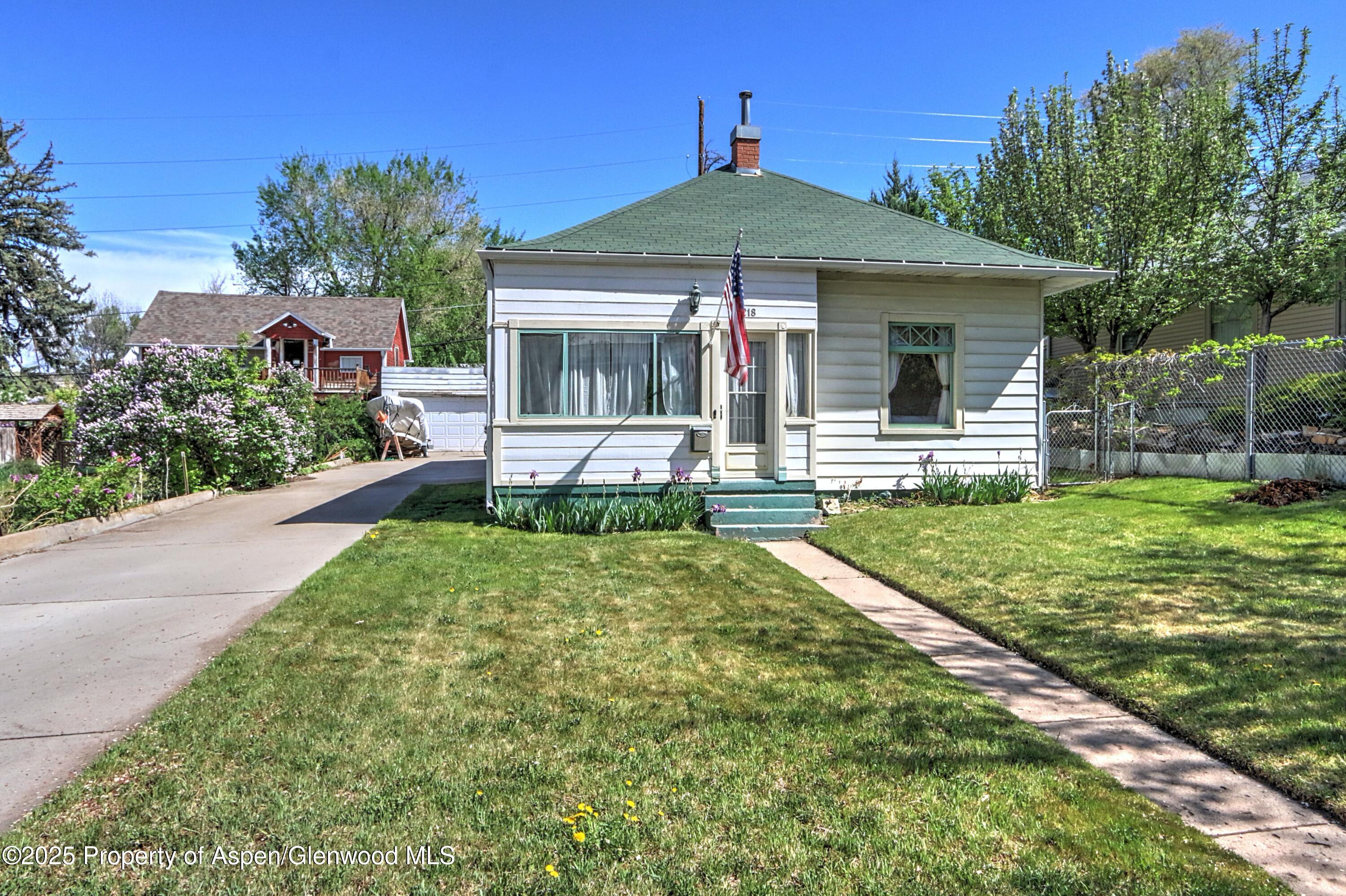 218 E 5th Street Property Photo
