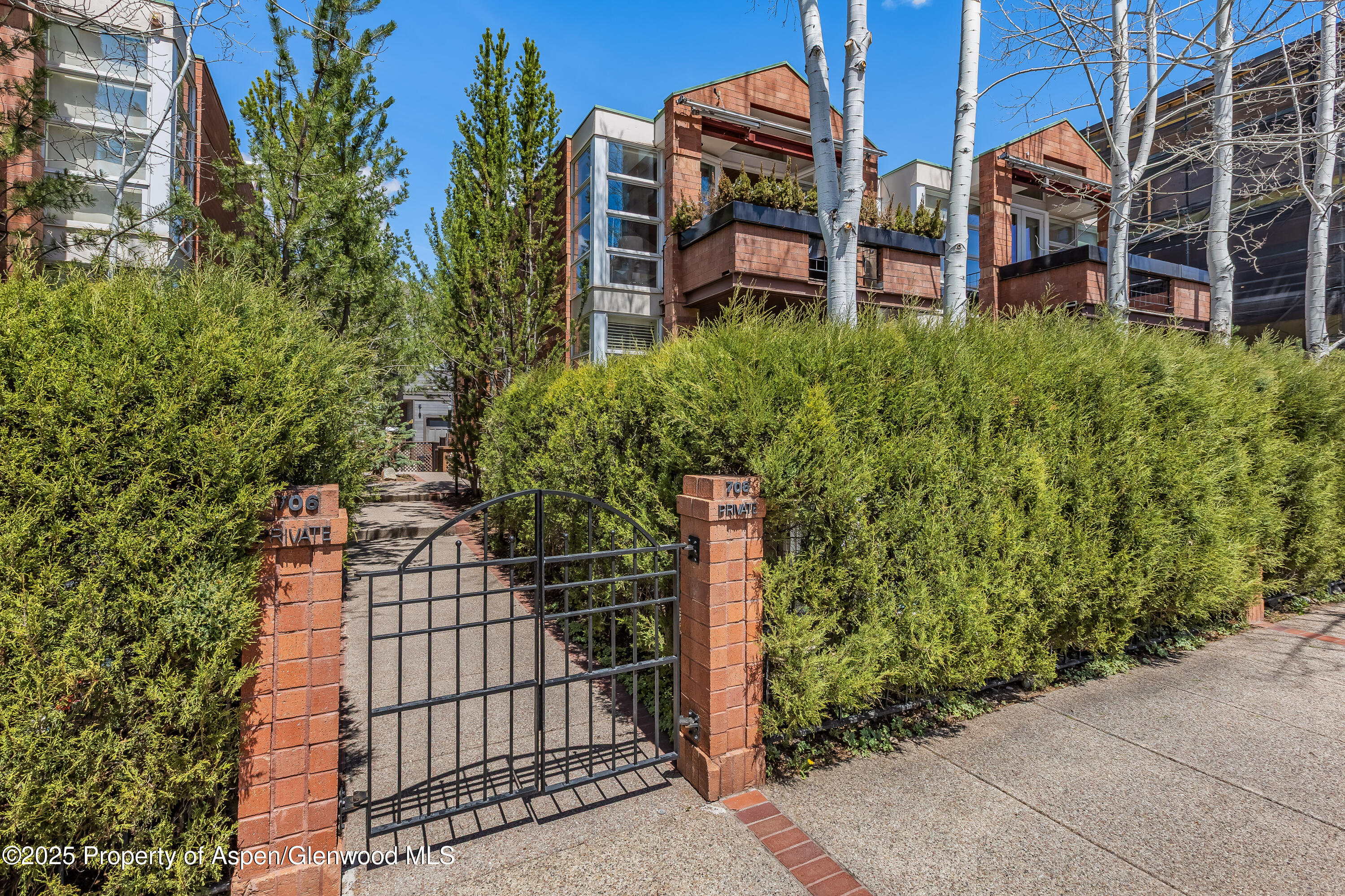 708 E Hyman Avenue