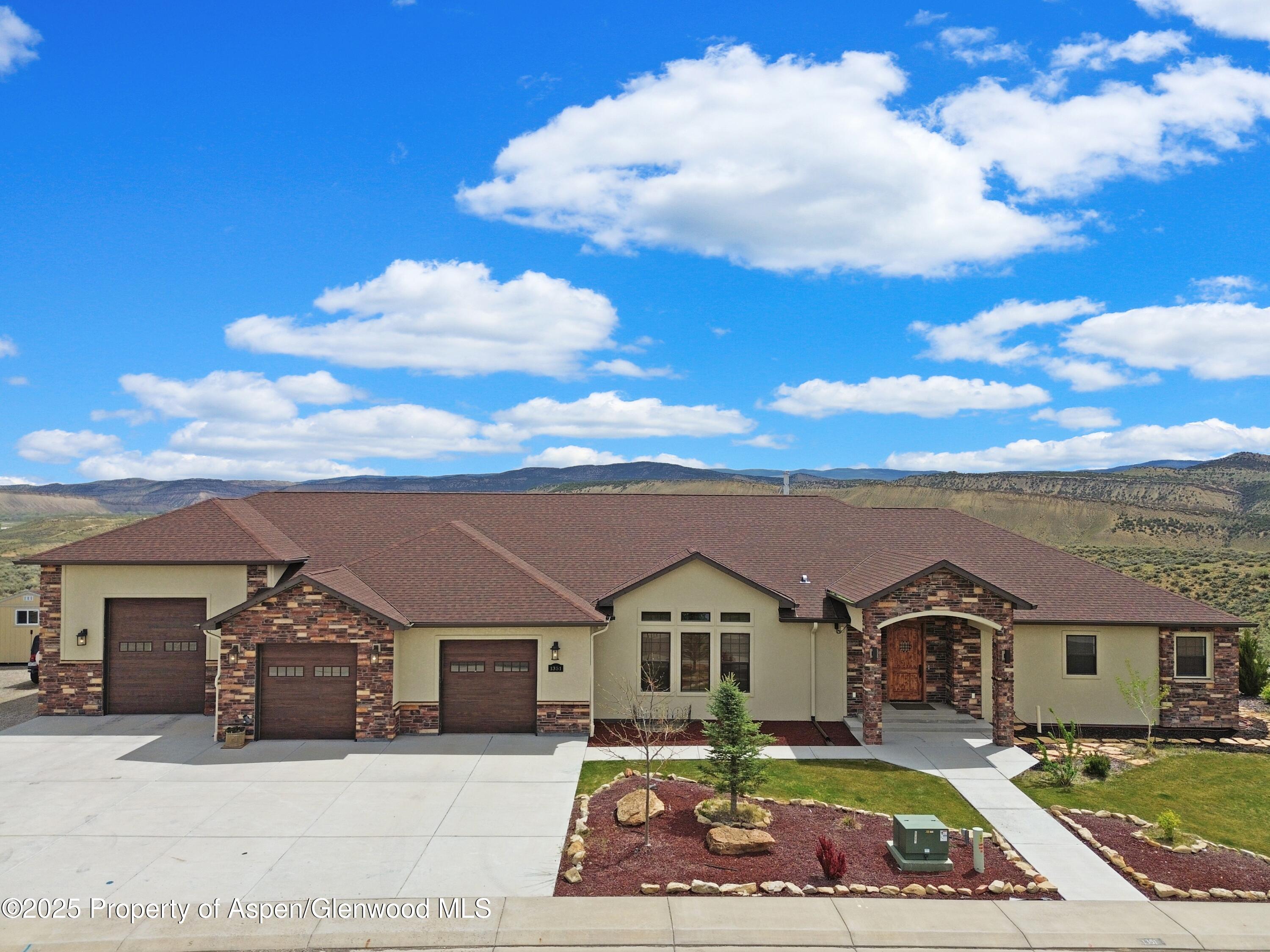 1351 La Mesa Circle Property Photo