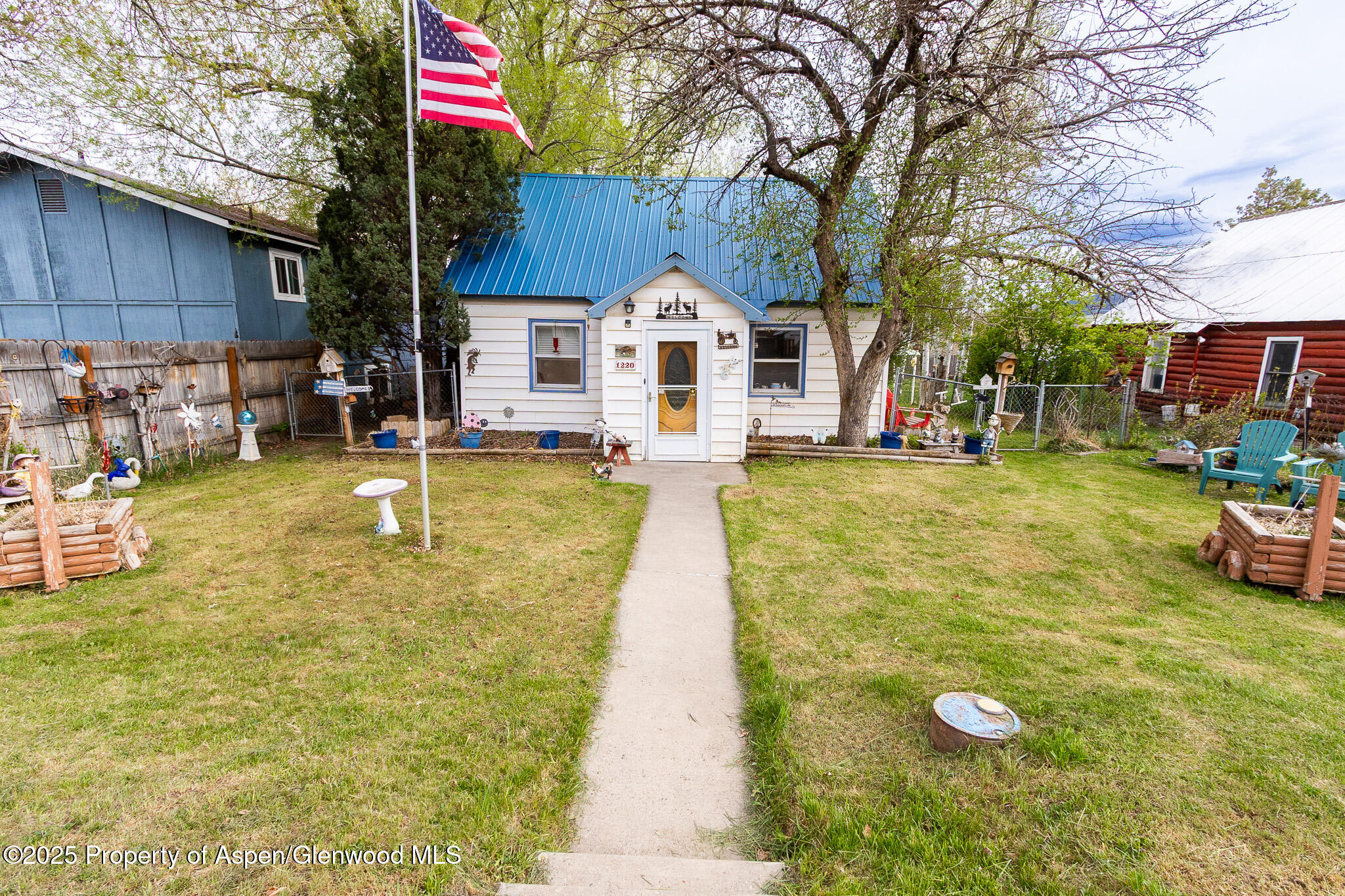 1220 Main Street Property Photo 1