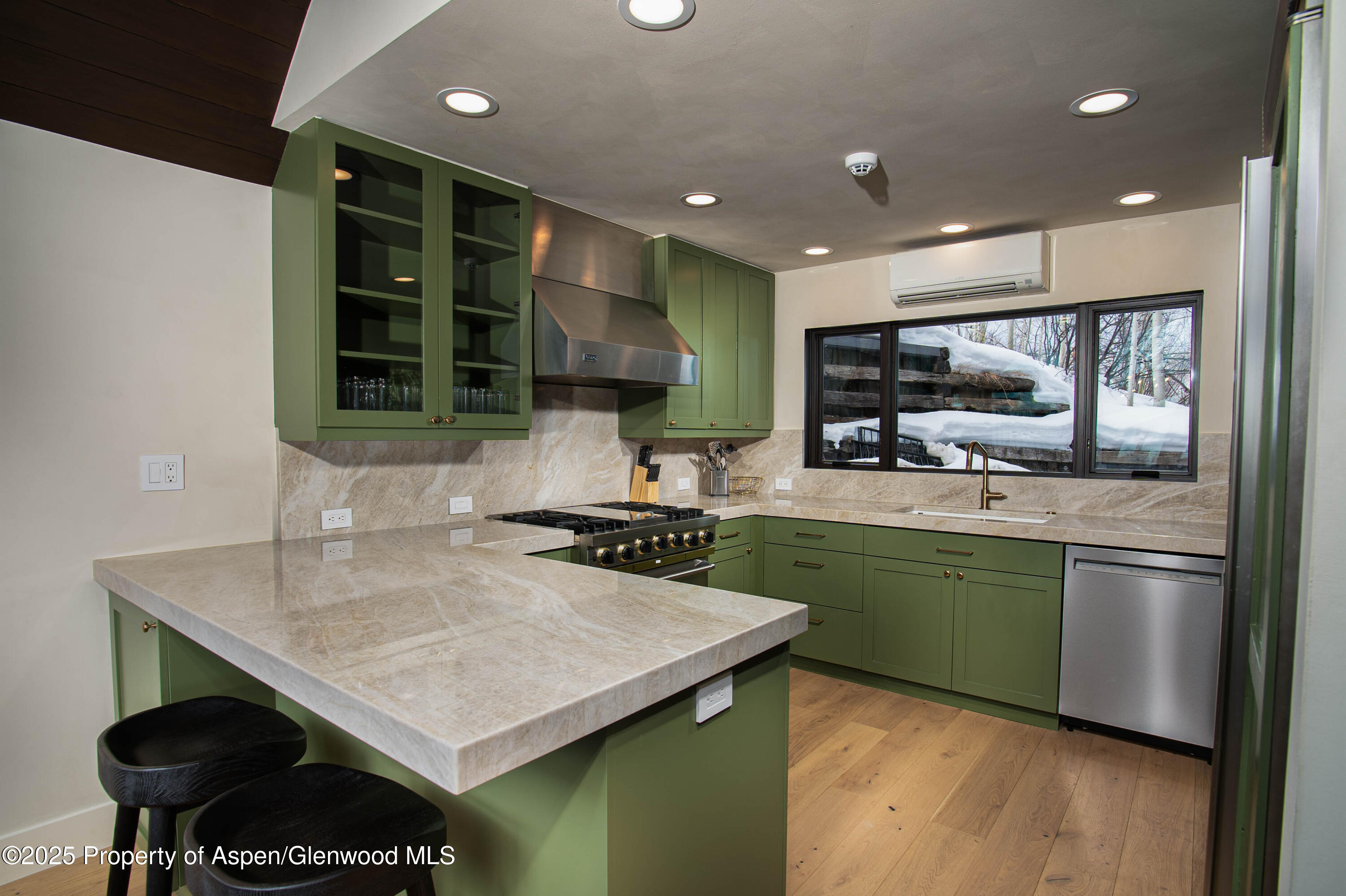 306 Edgewood Lane Property Photo 8