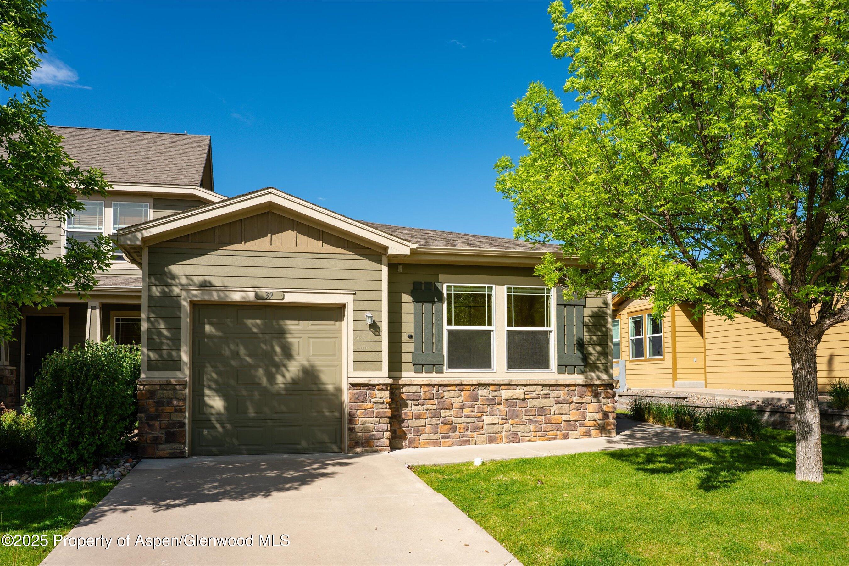 39 Redstone Drive Property Photo 1