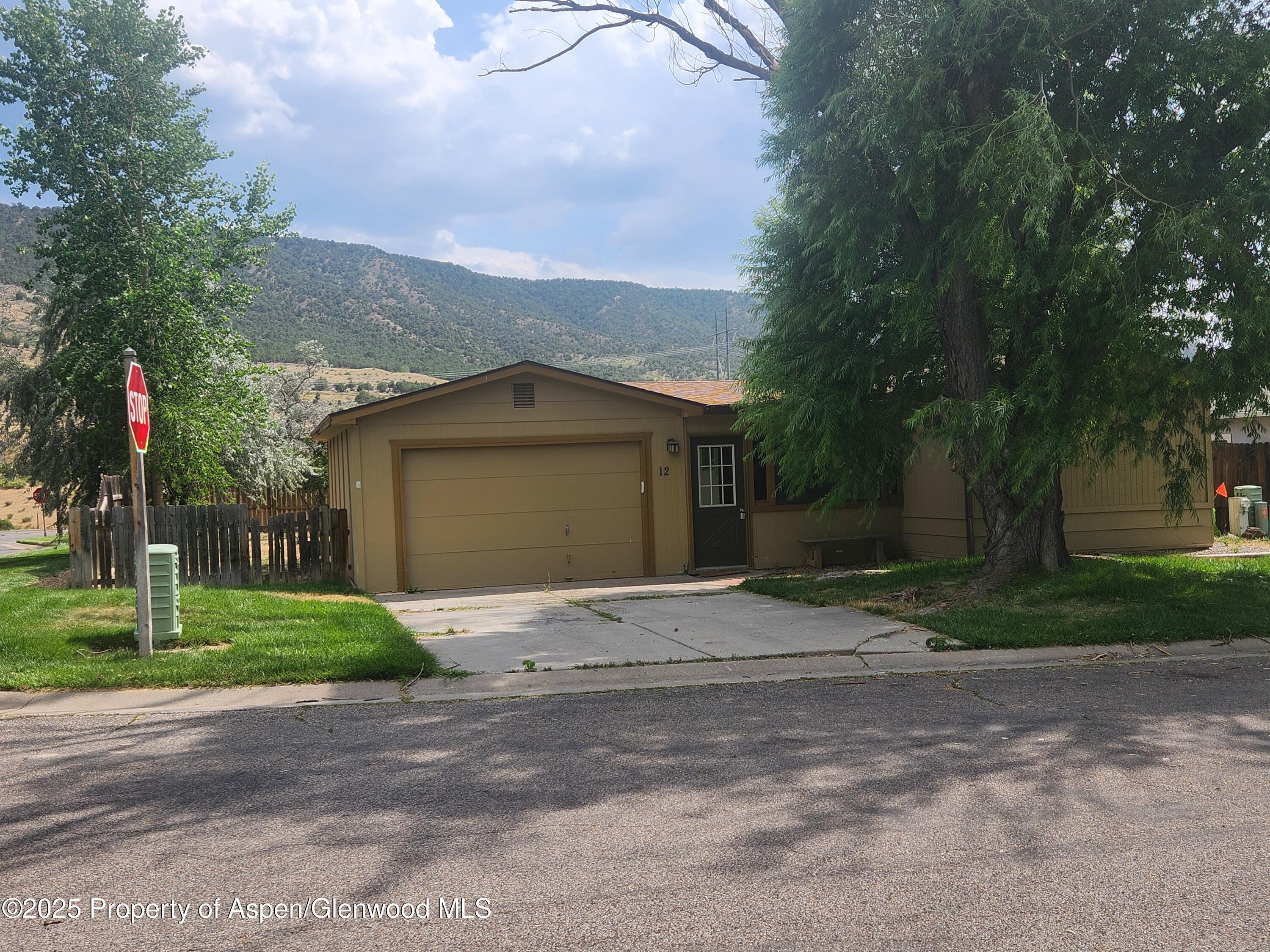 12 W Tamarack Circle Property Photo 1