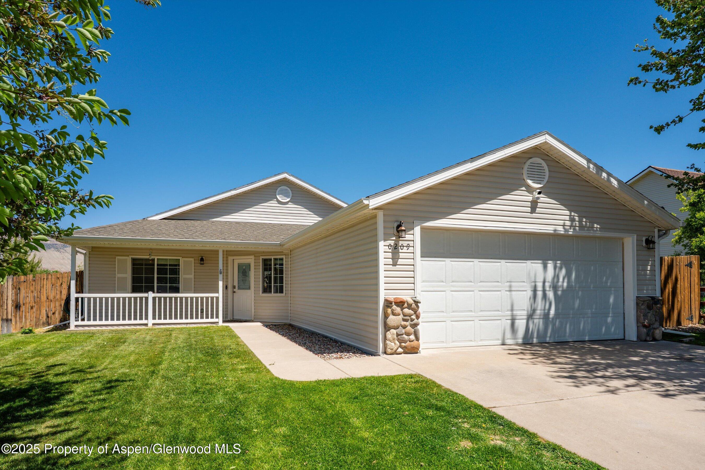 209 Cliff View Circle Property Photo 1