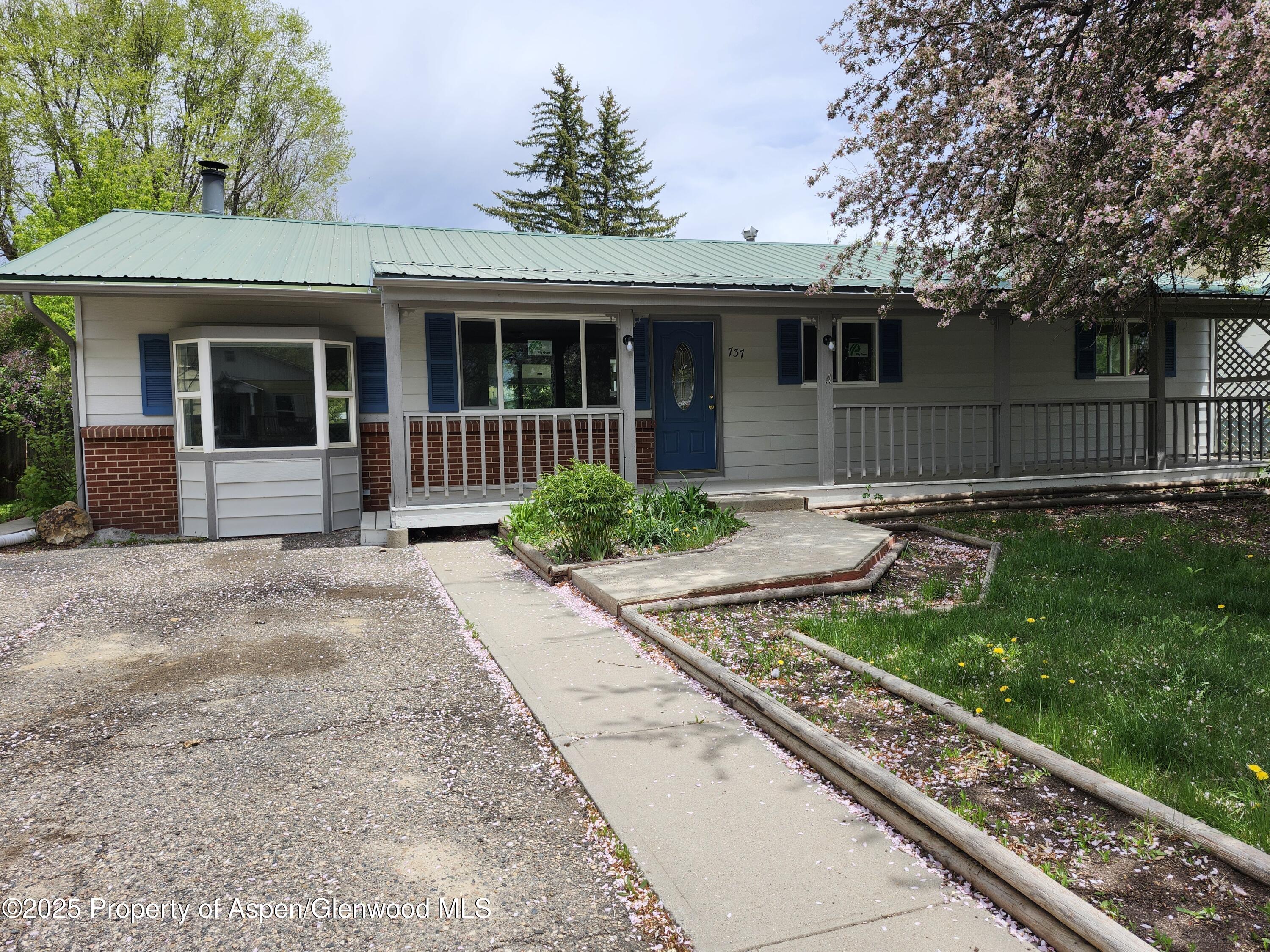 737 Rose Street Property Photo