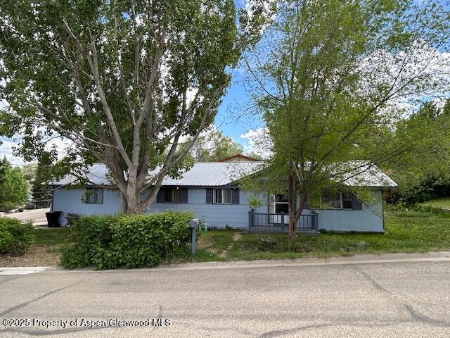 204 W 12th St Property Photo 1