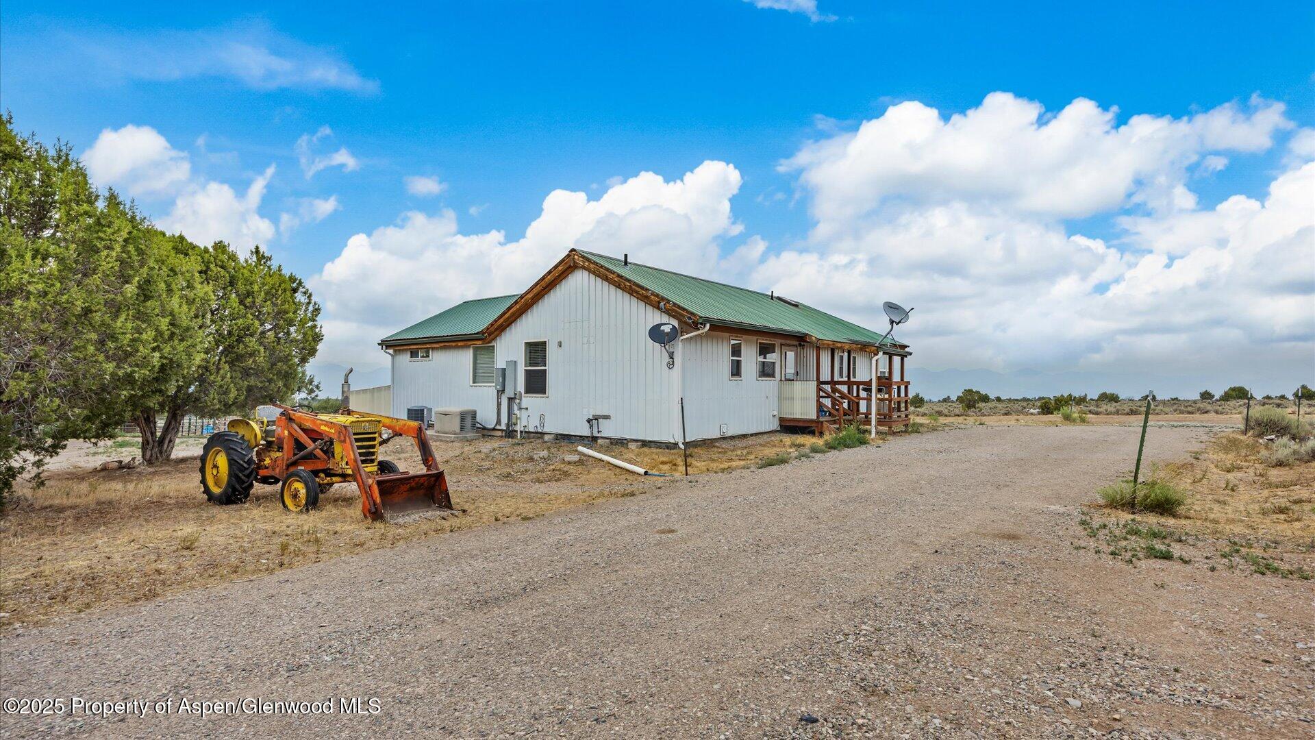 2051 Grass Mesa Road Property Photo 3