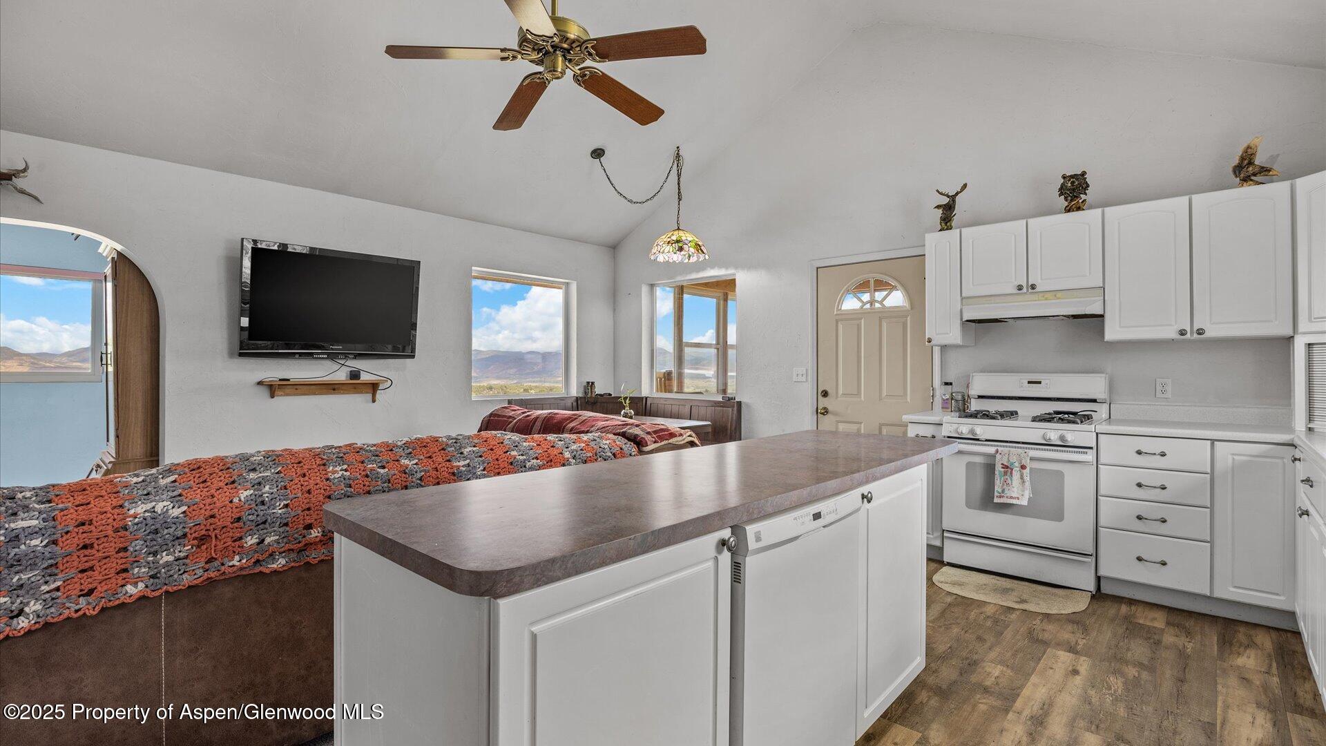 2051 Grass Mesa Road Property Photo 8