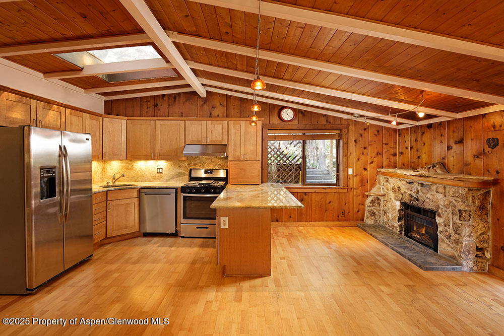 311 Midland Avenue Property Photo 8