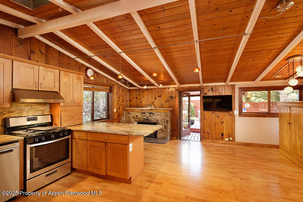 311 Midland Avenue Property Photo 9