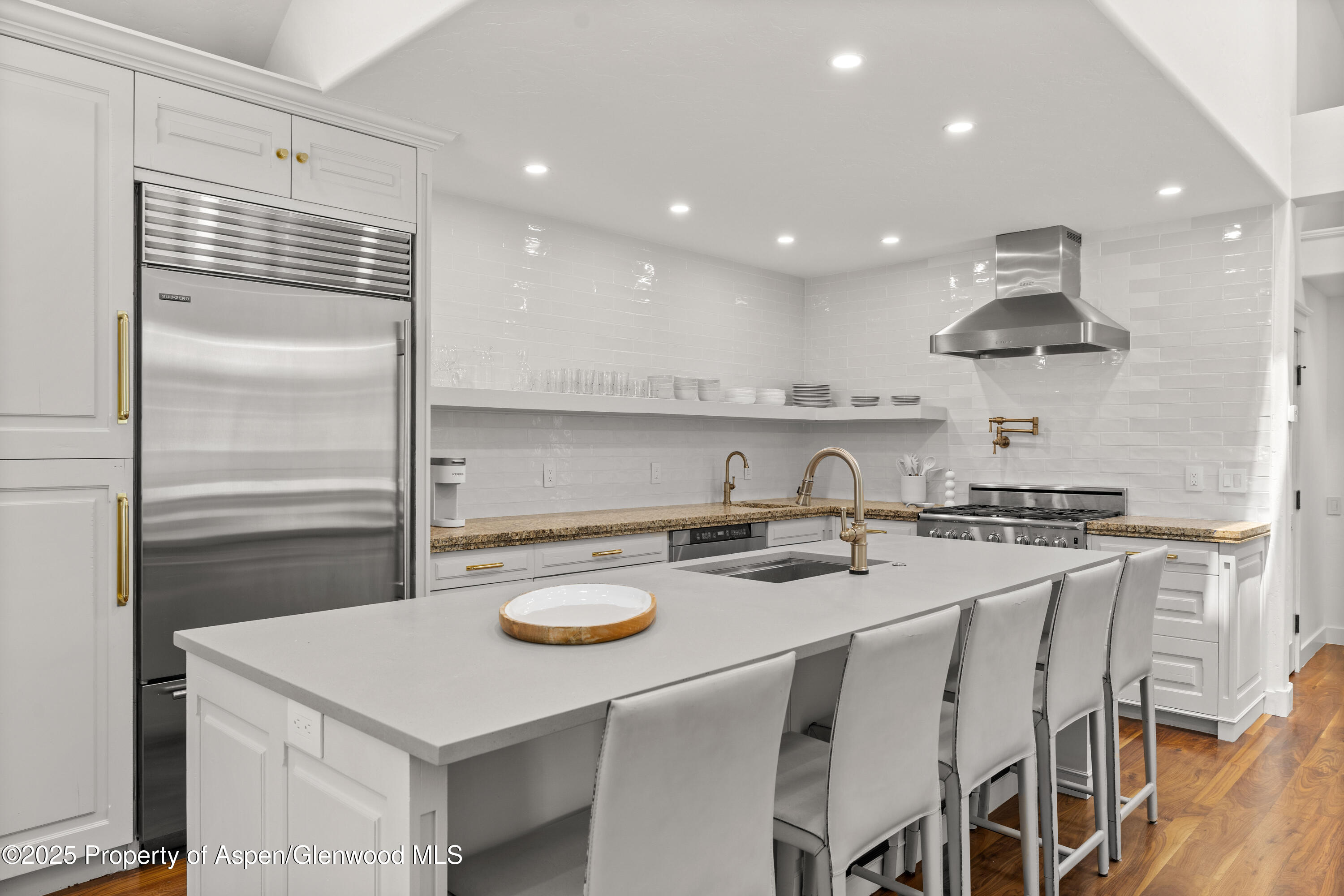 777 Castle Creek Drive Property Photo 10