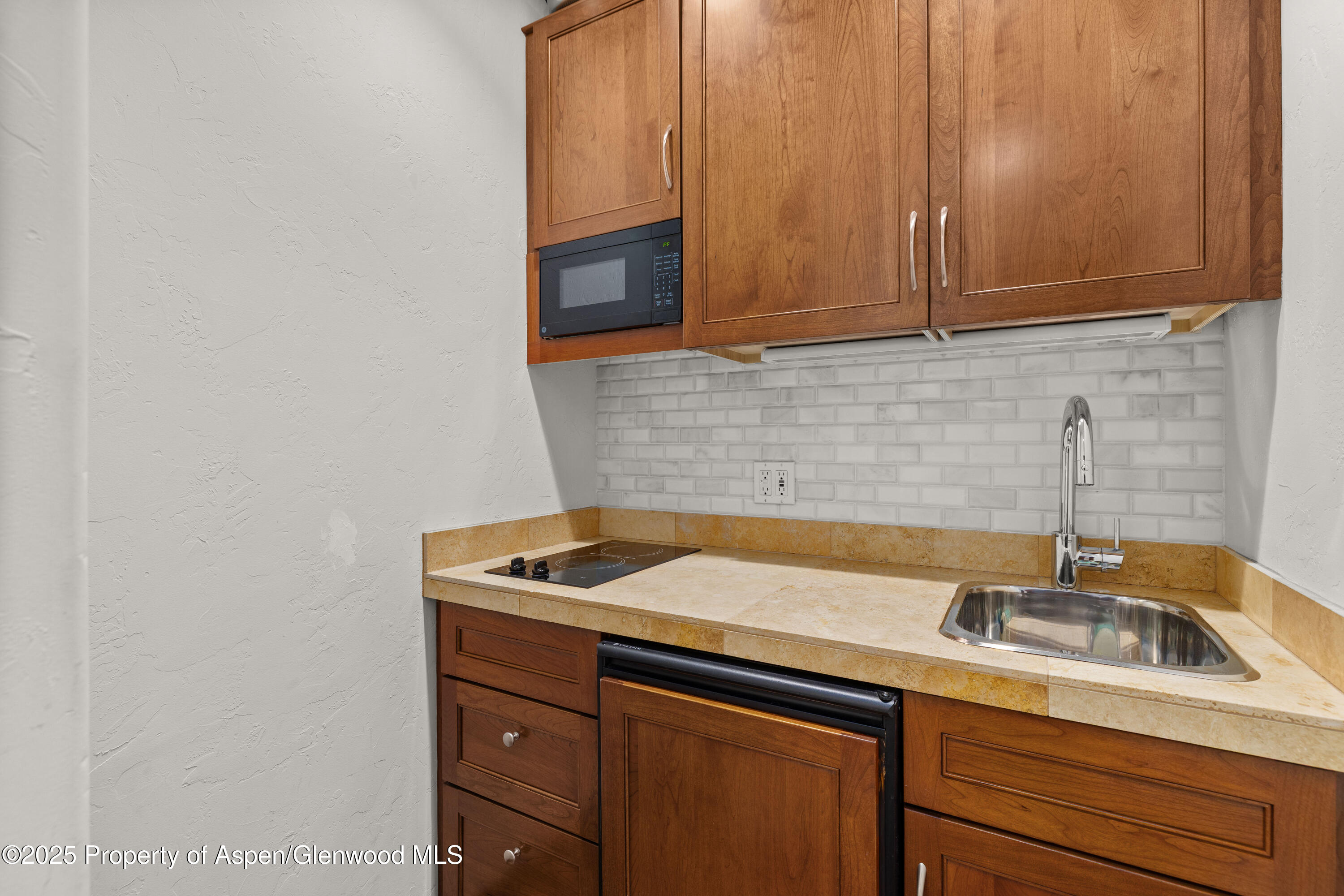 777 Castle Creek Drive Property Photo 19