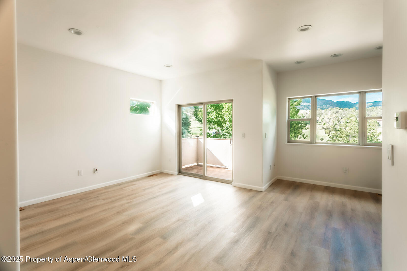 94 Castle Ridge Drive Property Photo 3