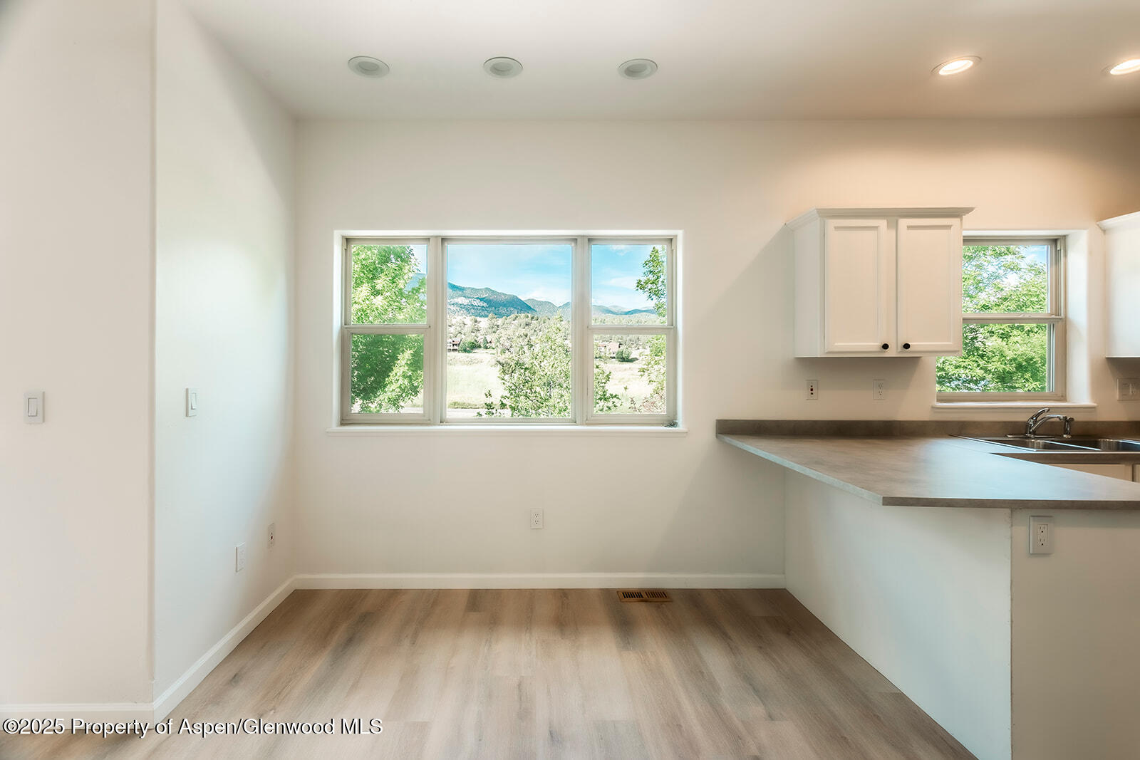 94 Castle Ridge Drive Property Photo 7