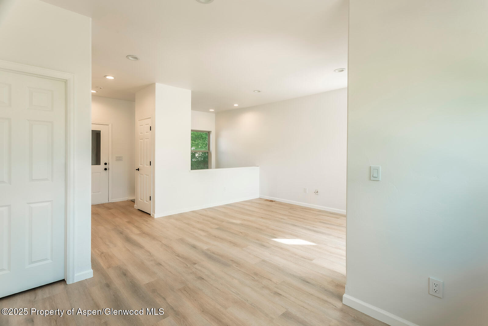 94 Castle Ridge Drive Property Photo 8