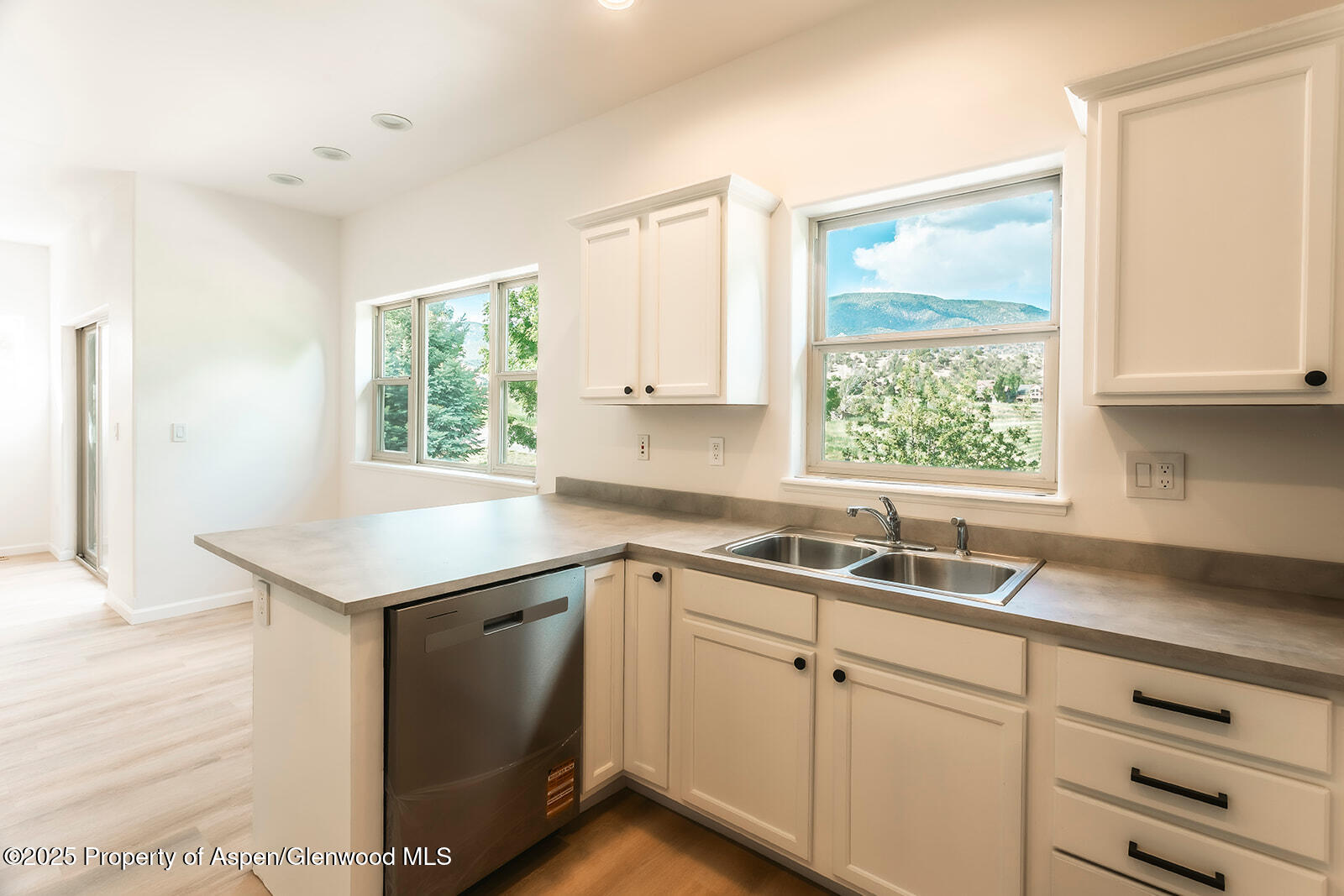 94 Castle Ridge Drive Property Photo 13