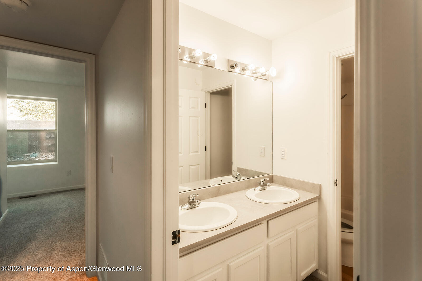 94 Castle Ridge Drive Property Photo 29