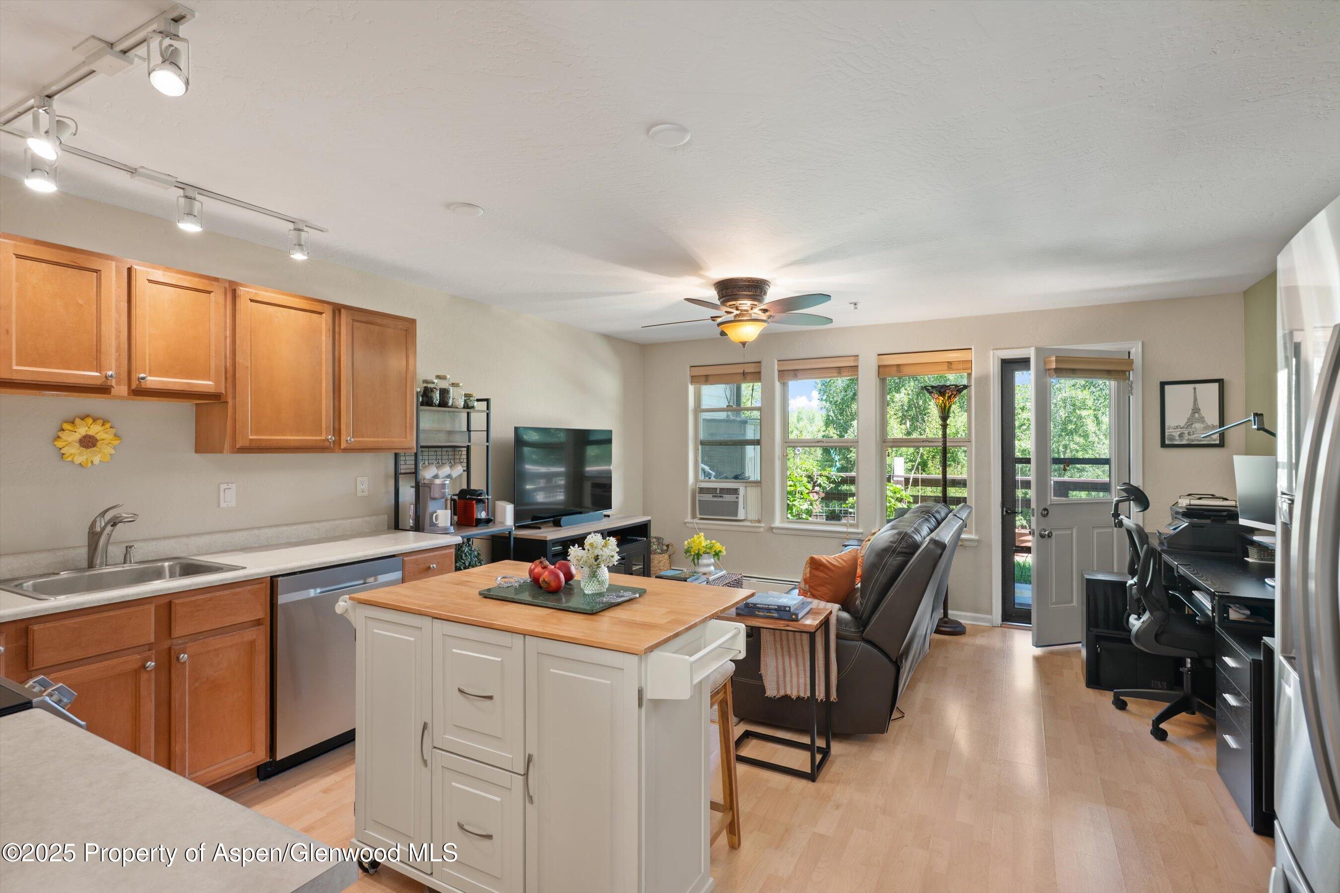 512 Lakeside Drive Property Photo 1