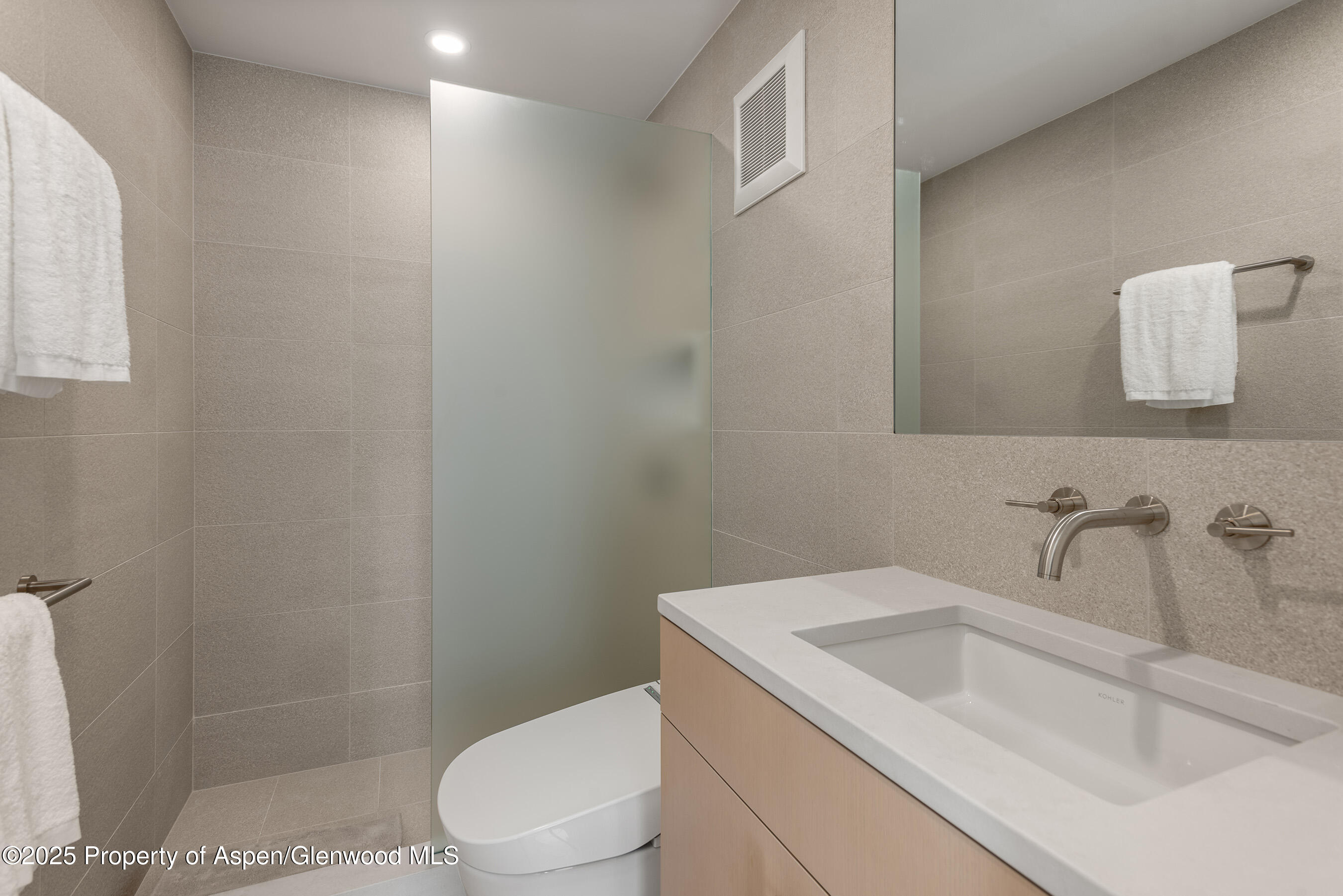 800 E Hopkins Avenue B5 Property Photo 23