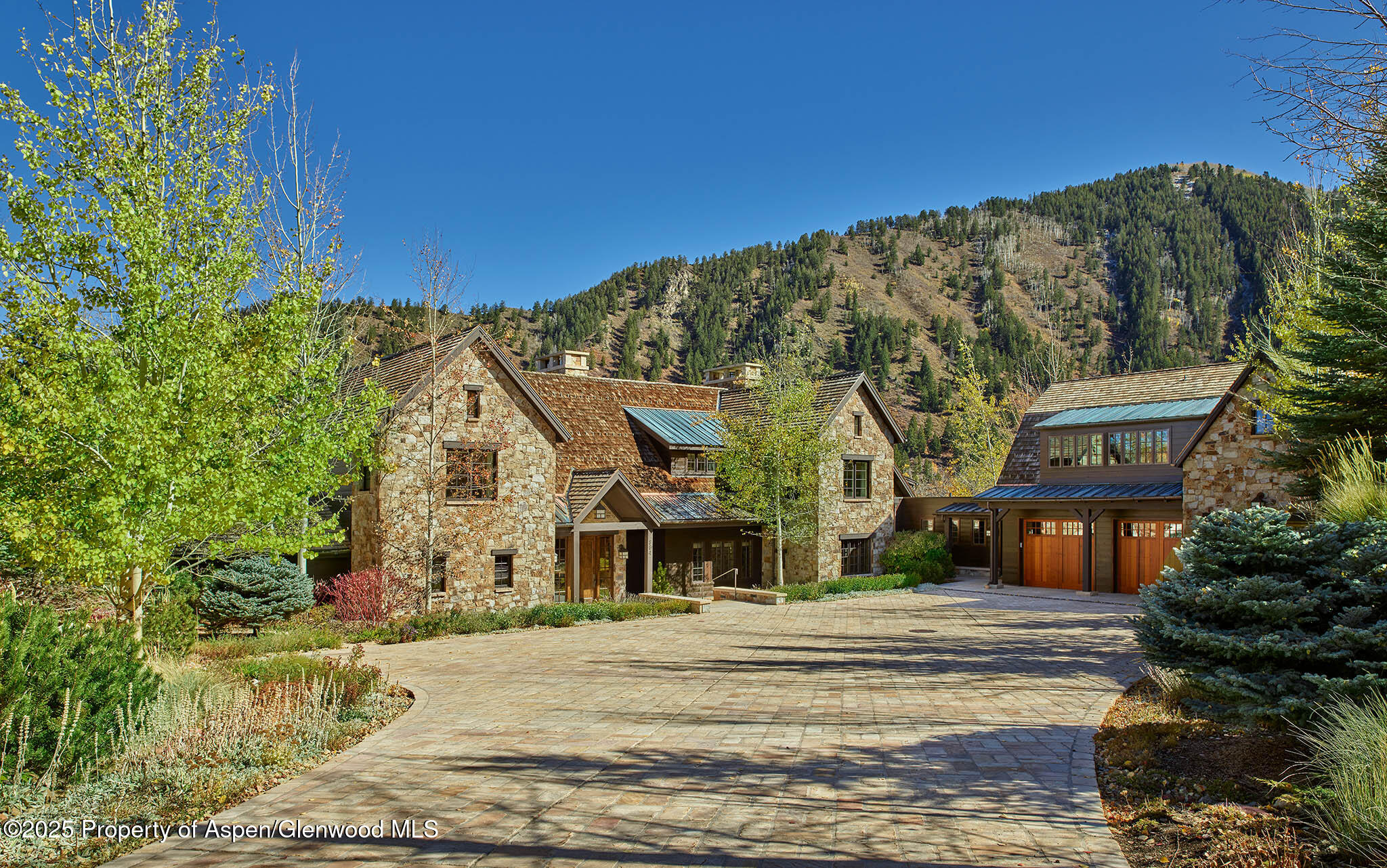 864 Moore Drive Property Photo