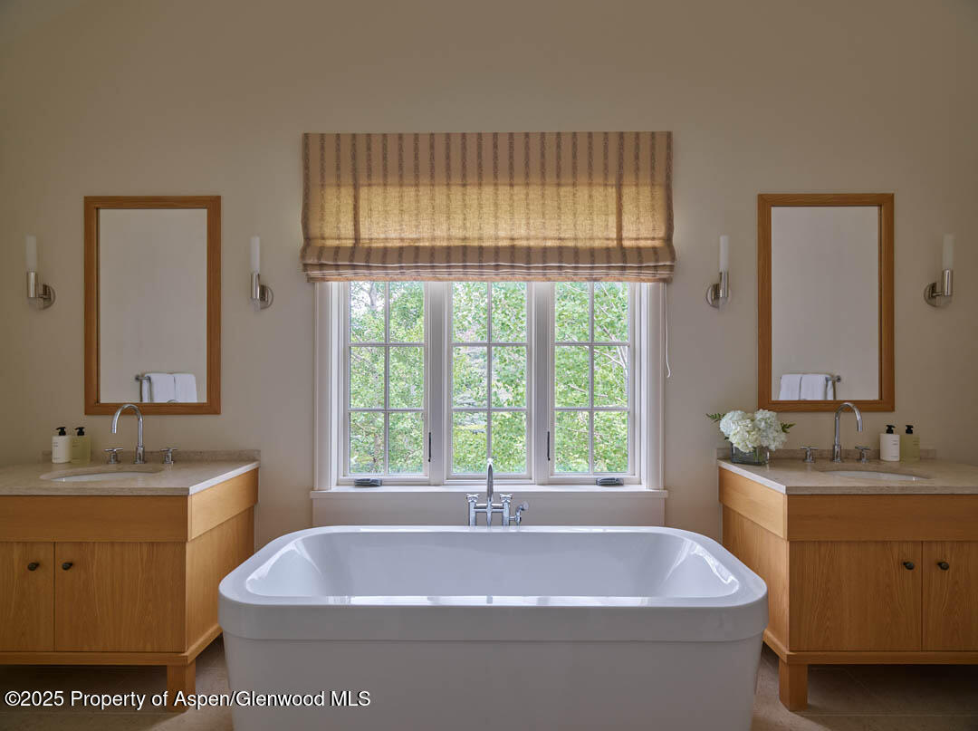 864 Moore Drive Property Photo 15