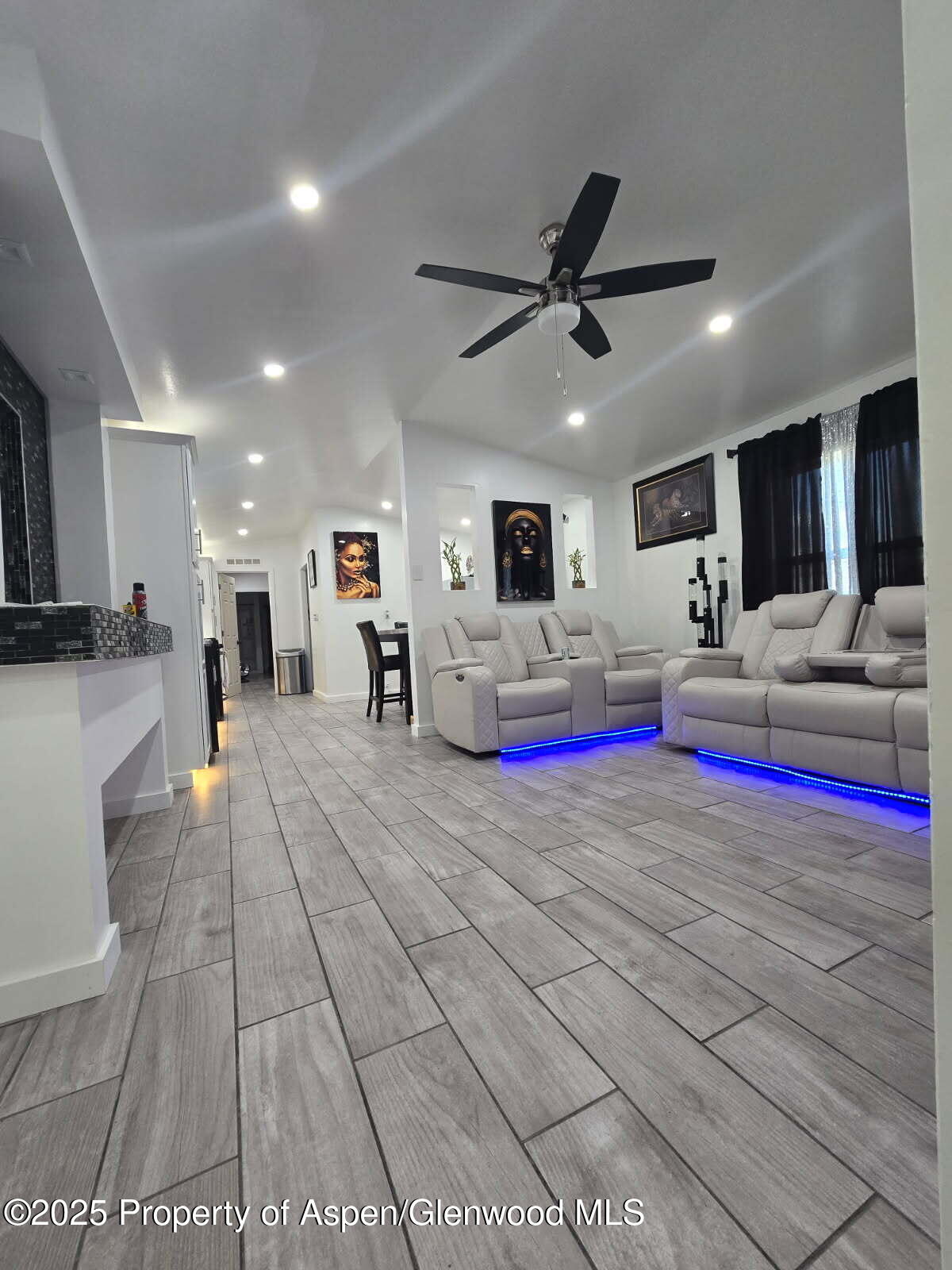 200 W 20th Street, A11 Property Photo 1
