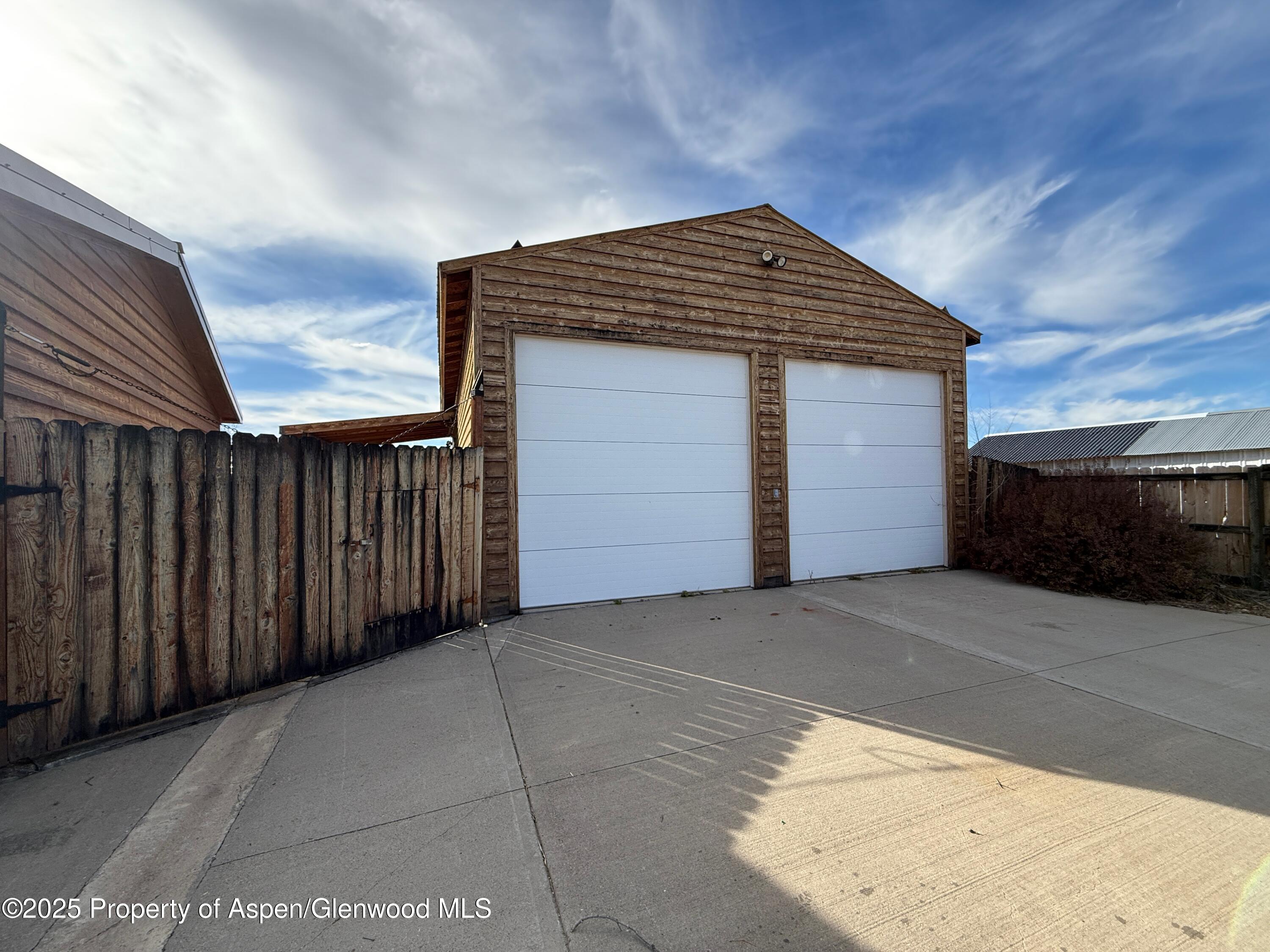 2110 Alder Place Property Photo 6