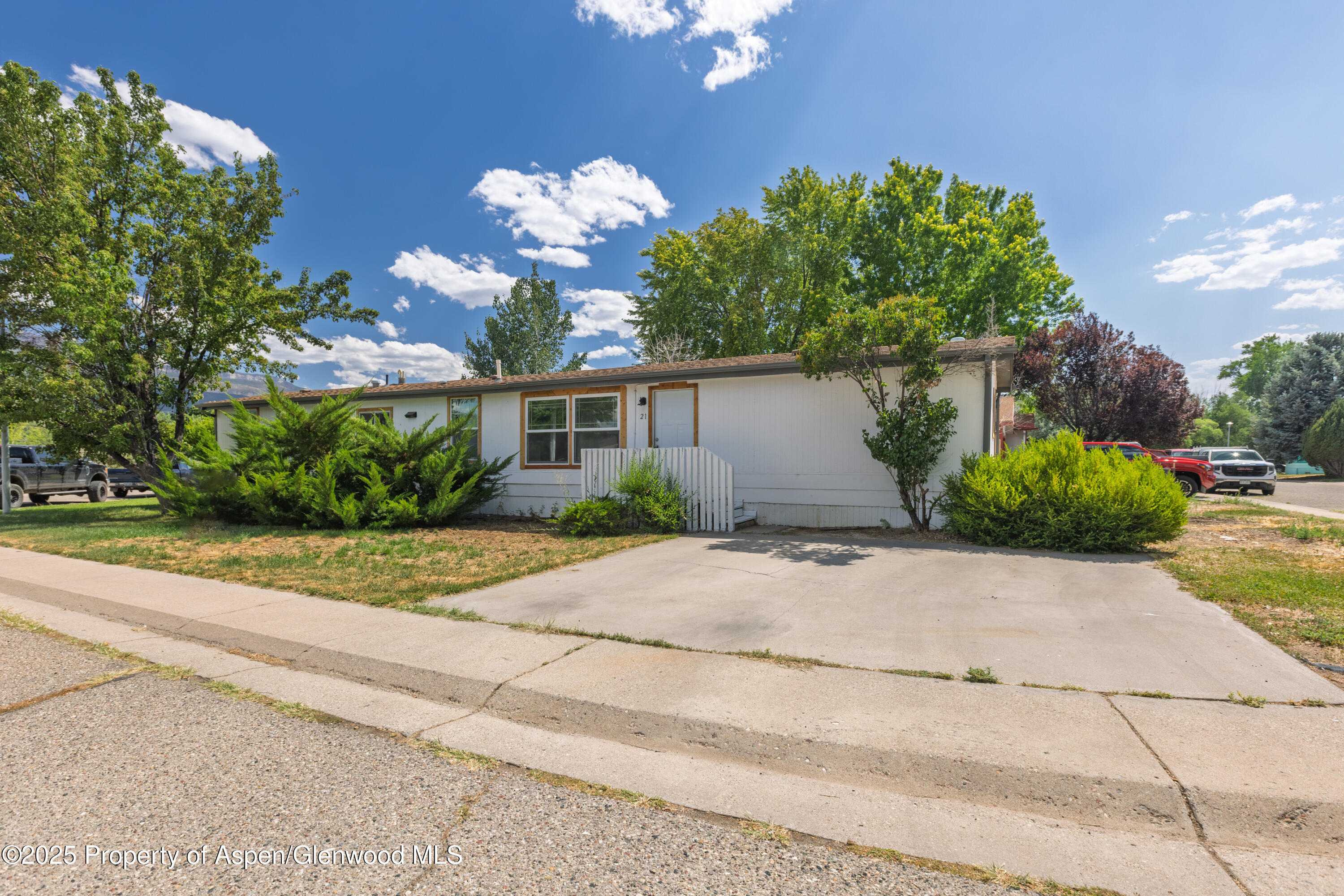 21 St. John Circle Property Photo 1