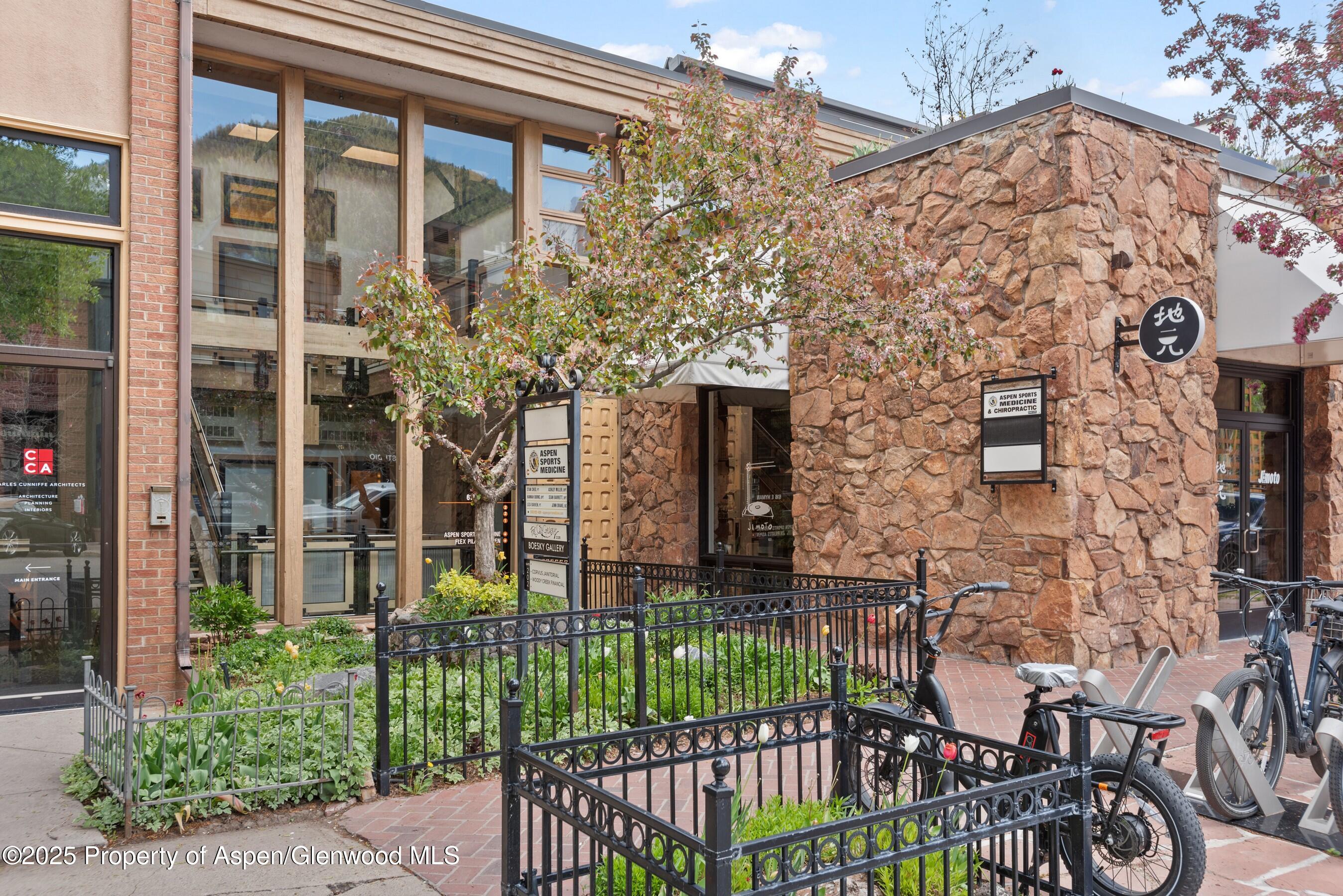 616 E Hyman Avenue Property Photo 1