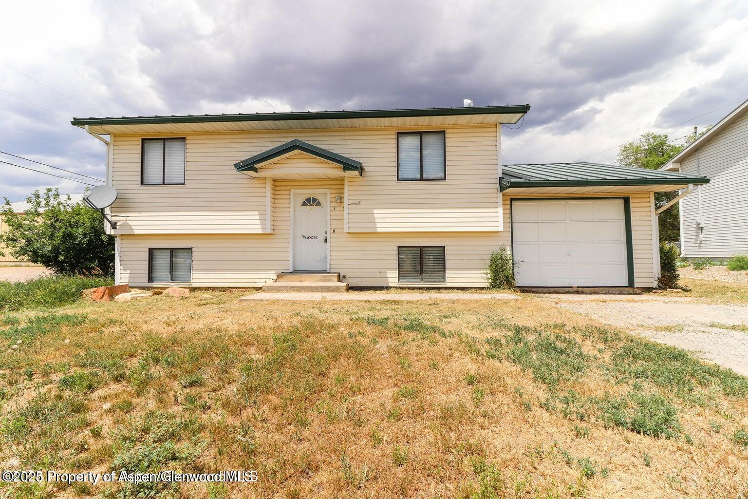 122 E 4th Street Property Photo