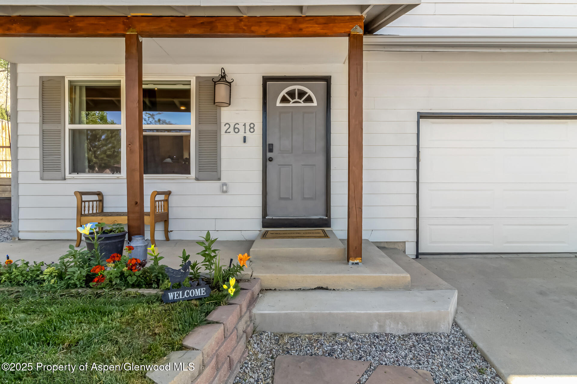 2618 Apache Court Property Photo 2