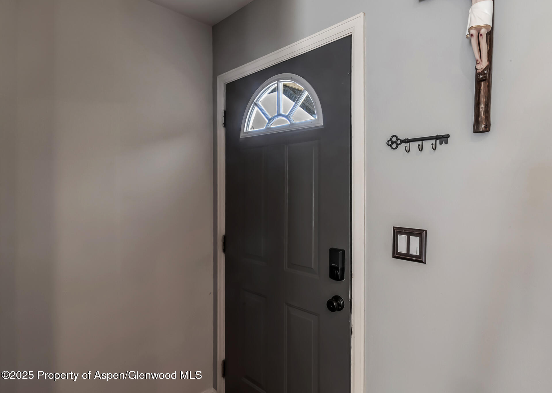 2618 Apache Court Property Photo 7