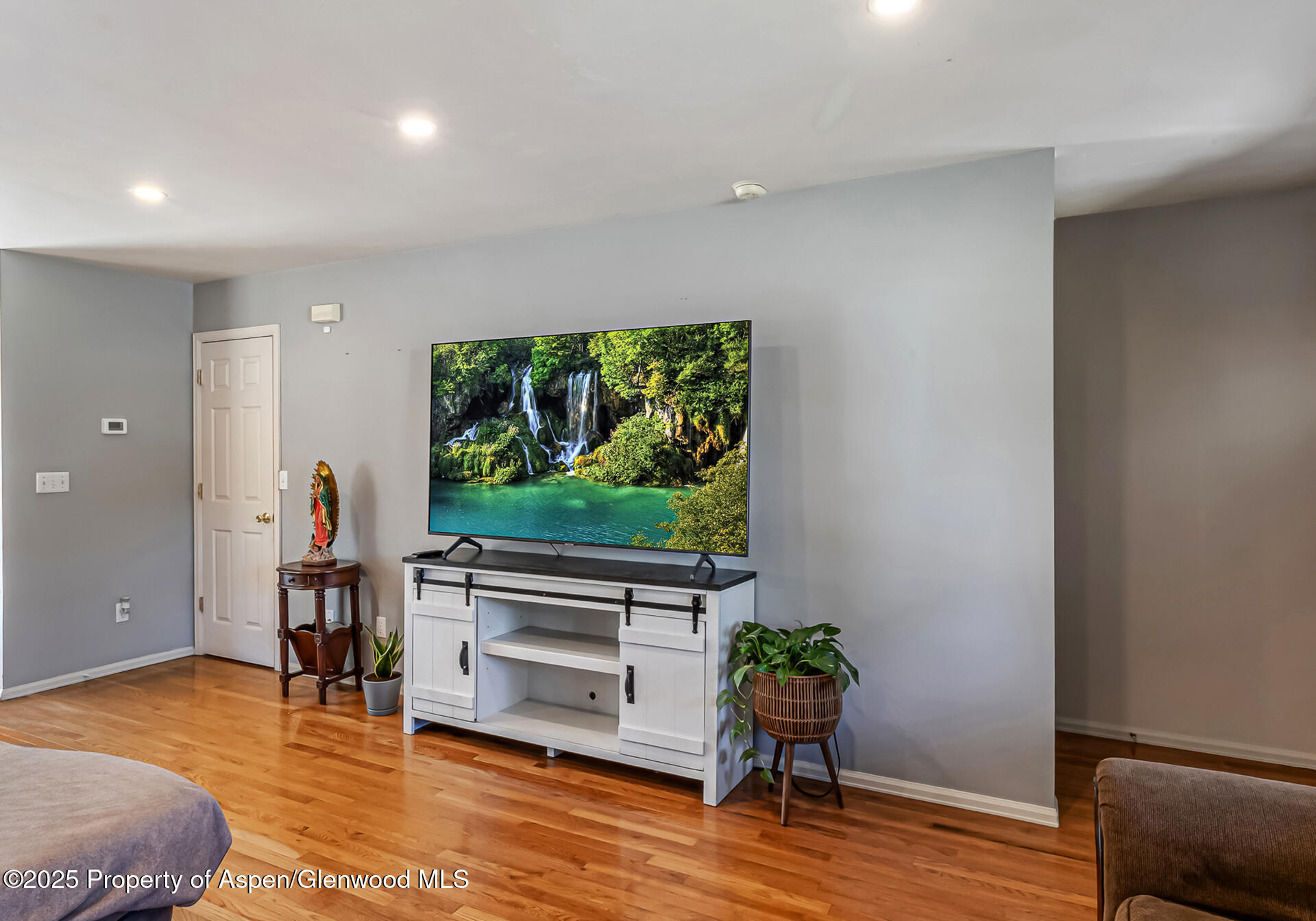 2618 Apache Court Property Photo 9