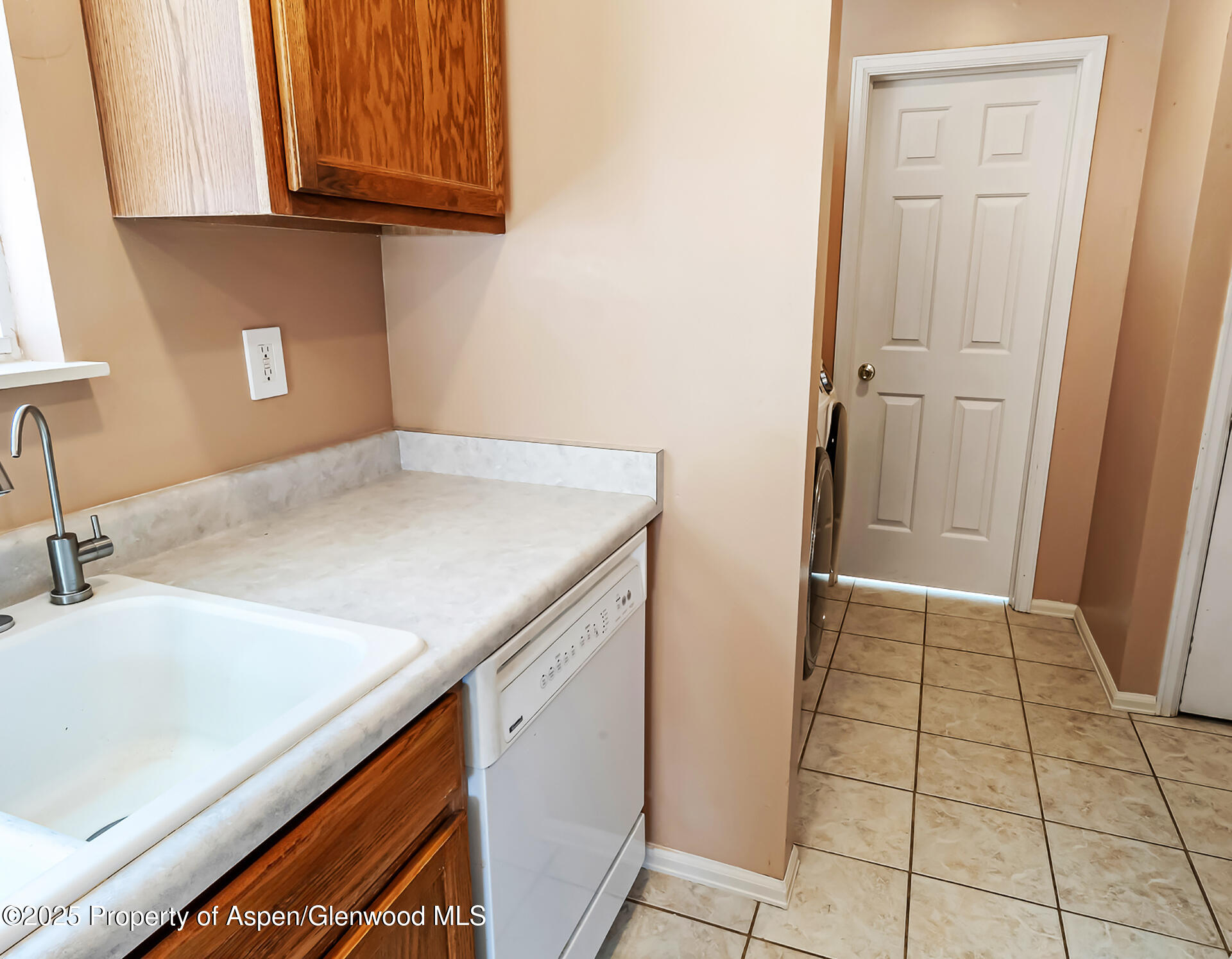 2618 Apache Court Property Photo 18