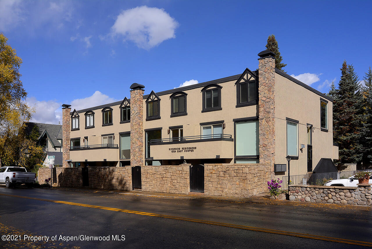 1024 E Cooper Avenue, 8