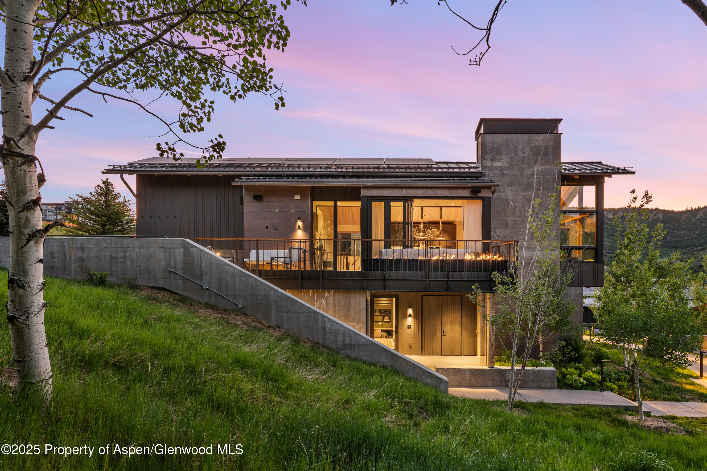 411 Wood Road, 10 Property Photo 2