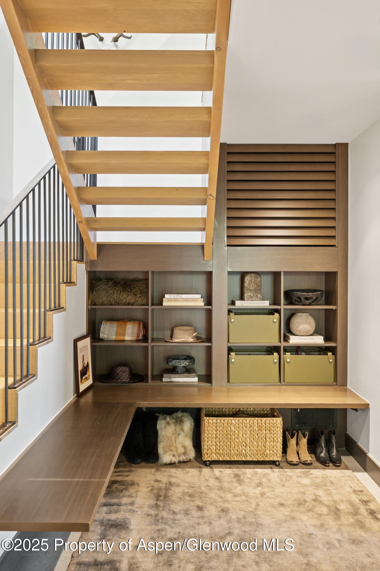 411 Wood Road, 10 Property Photo 4